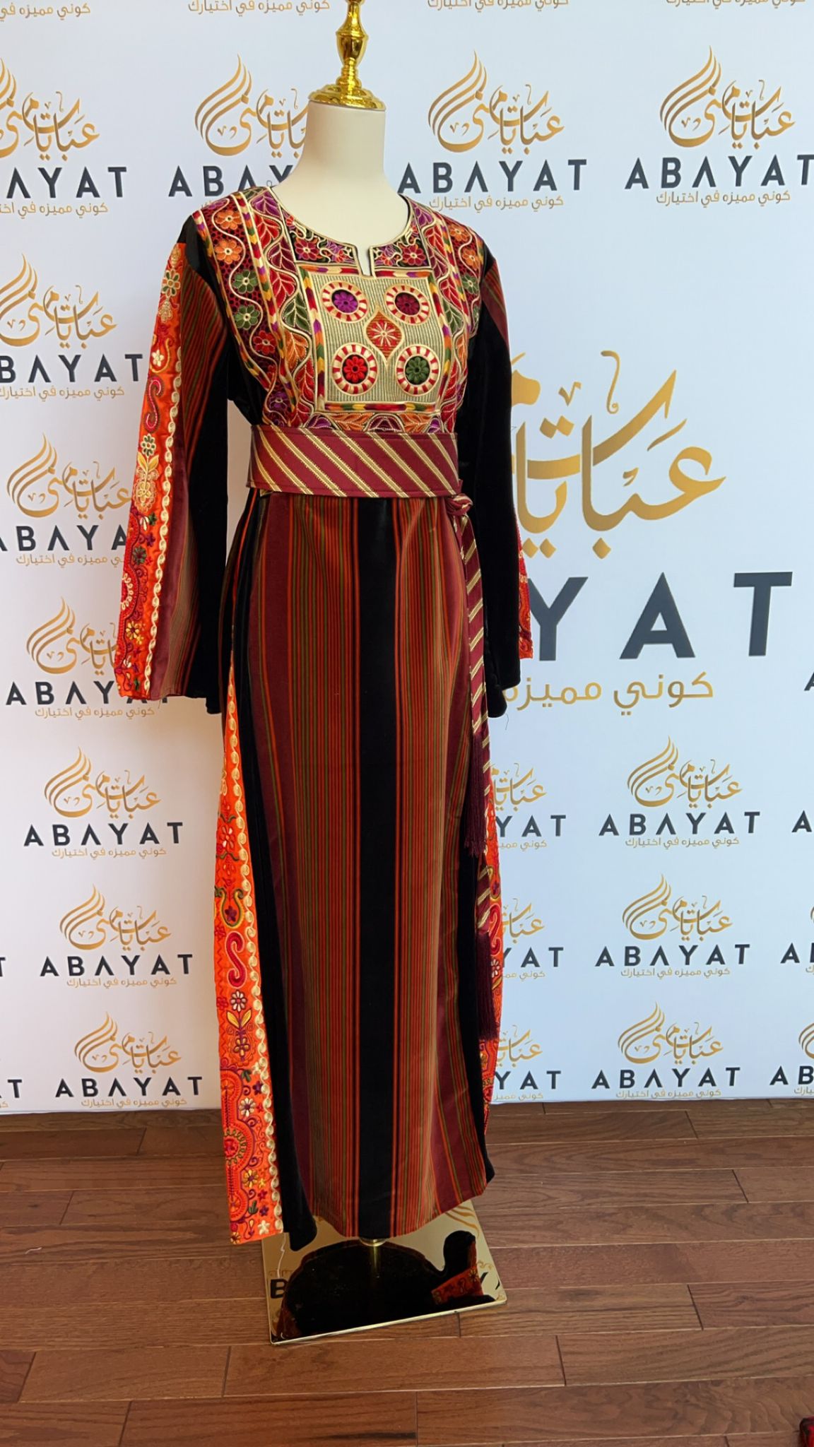 modern-jana-w-nar-tatreez-thobe-abayatmuna