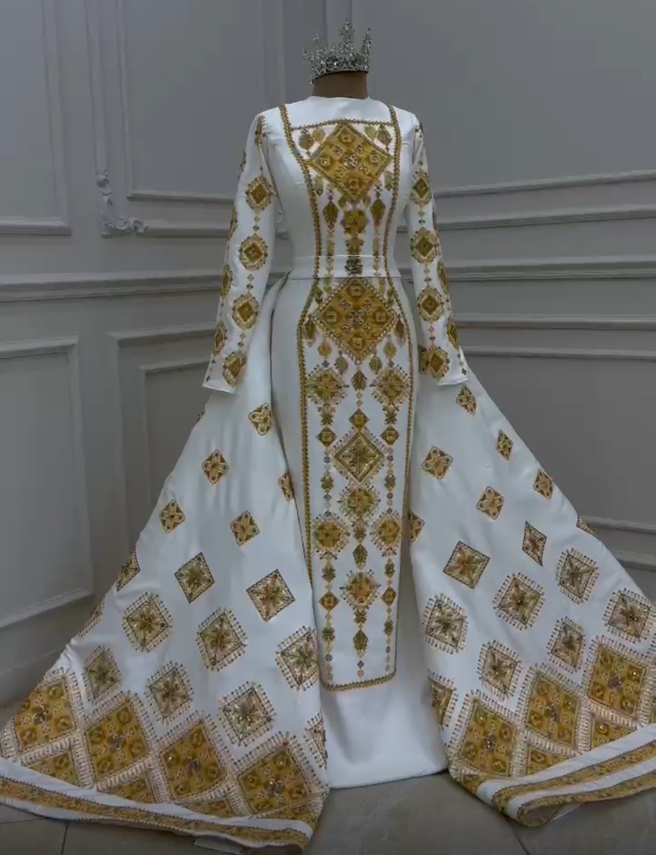 Luxury Custom-Made Bridal Thobe Tailored to Your Royal Tast ABAYATMUNA Luxury Custom-Made Bridal Thobe Tailored to Your Royal Tast ABAYATMUNA