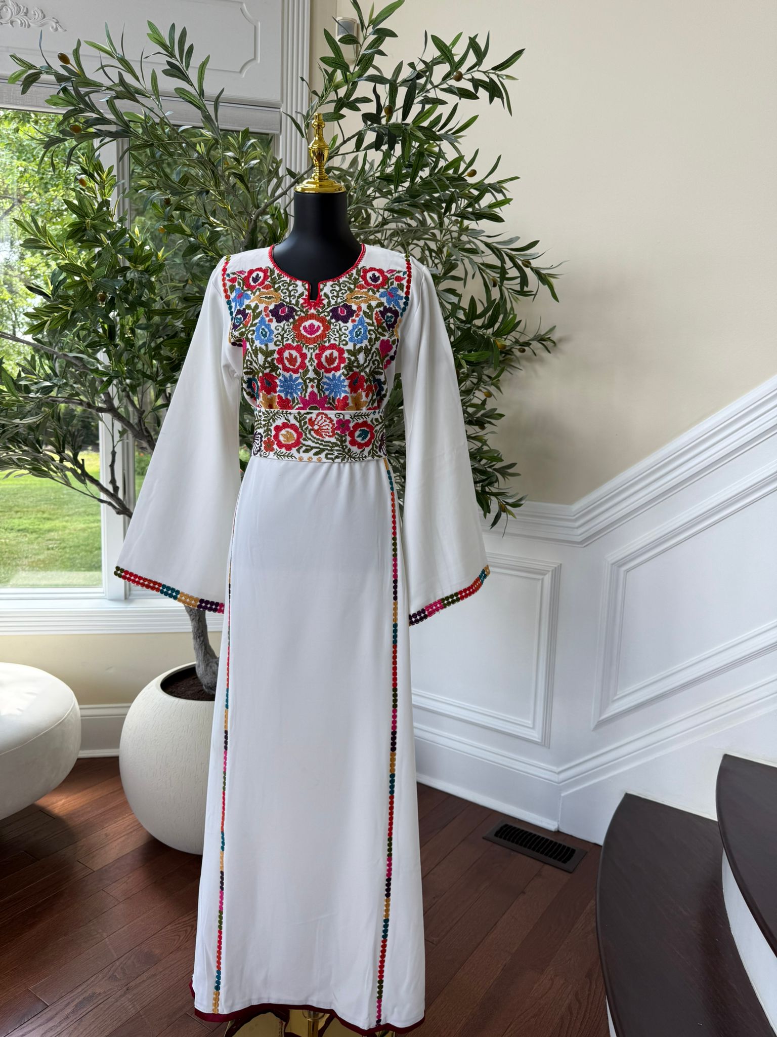 White Floral Embroidery Tatreez Thobe