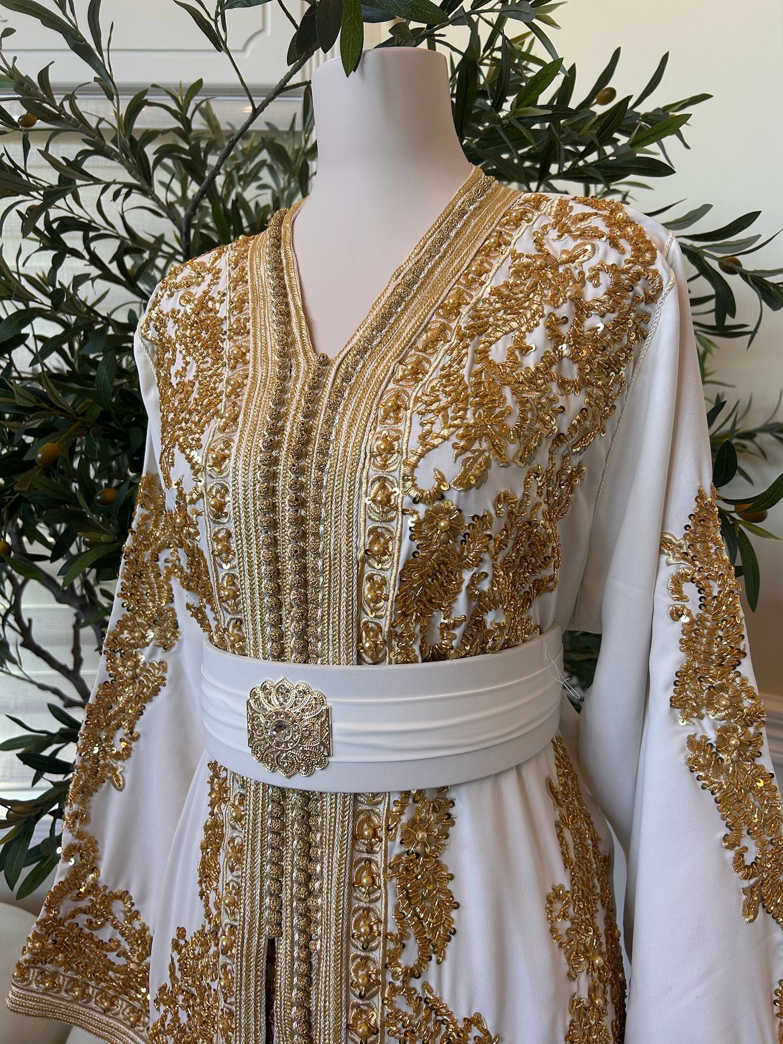 Golden White Detail Kuftan