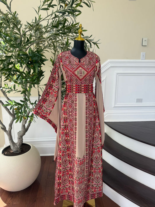 Elegant Embroidery Tatreez Thobe / A