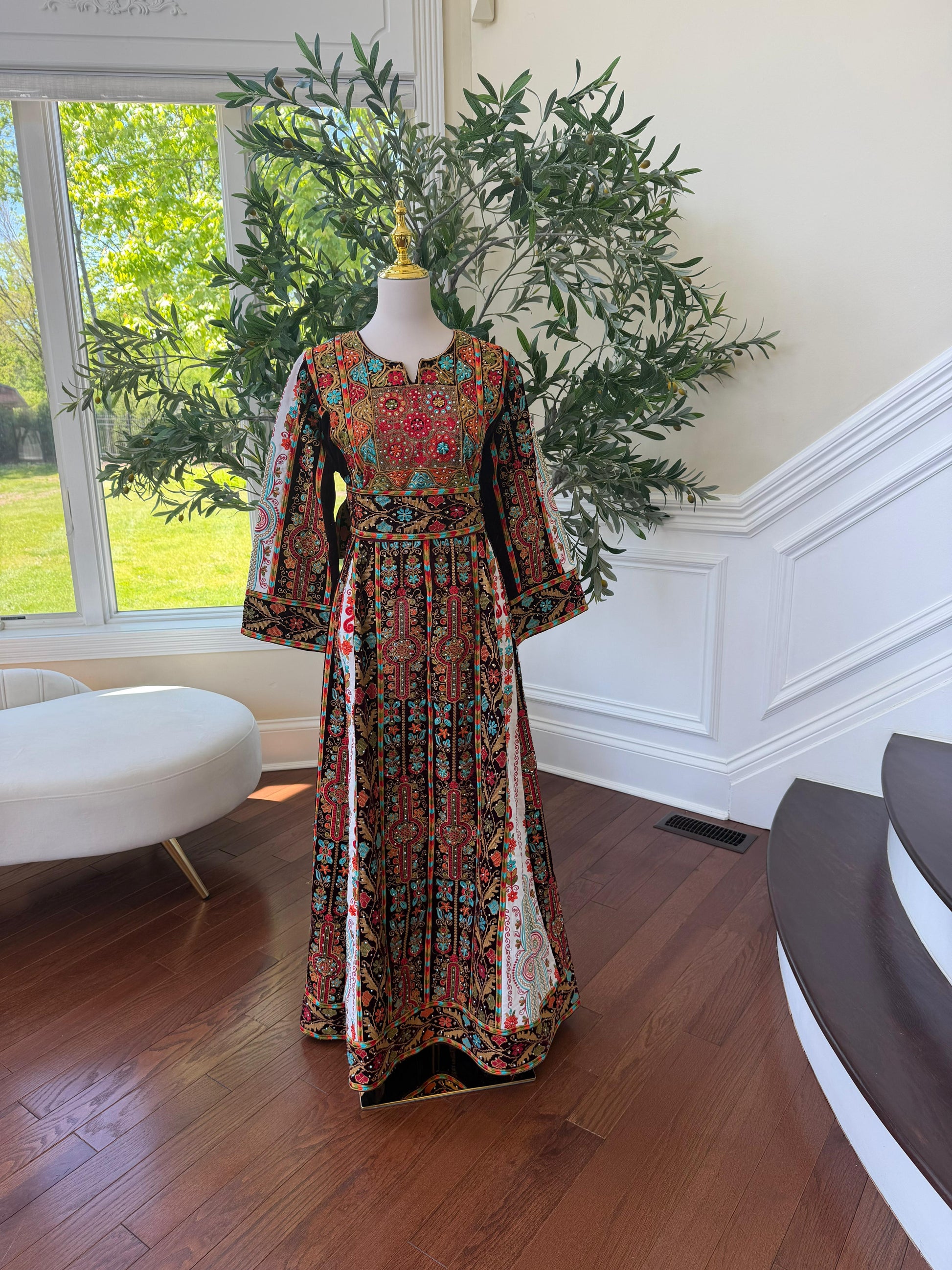 Embroidery Elegance Tatreez Thobe