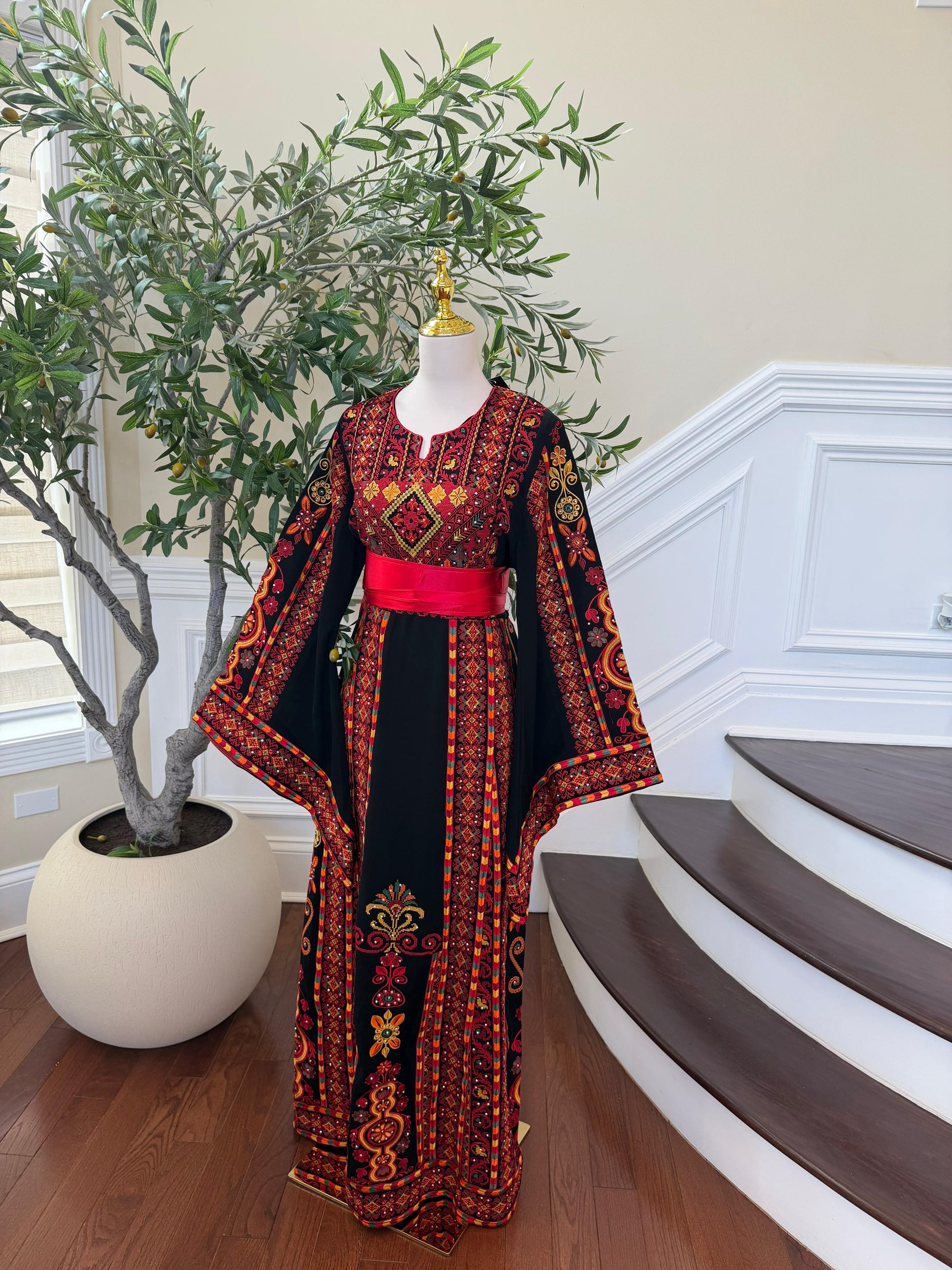 Embroidery Tatreez Bloom Red Thobe
