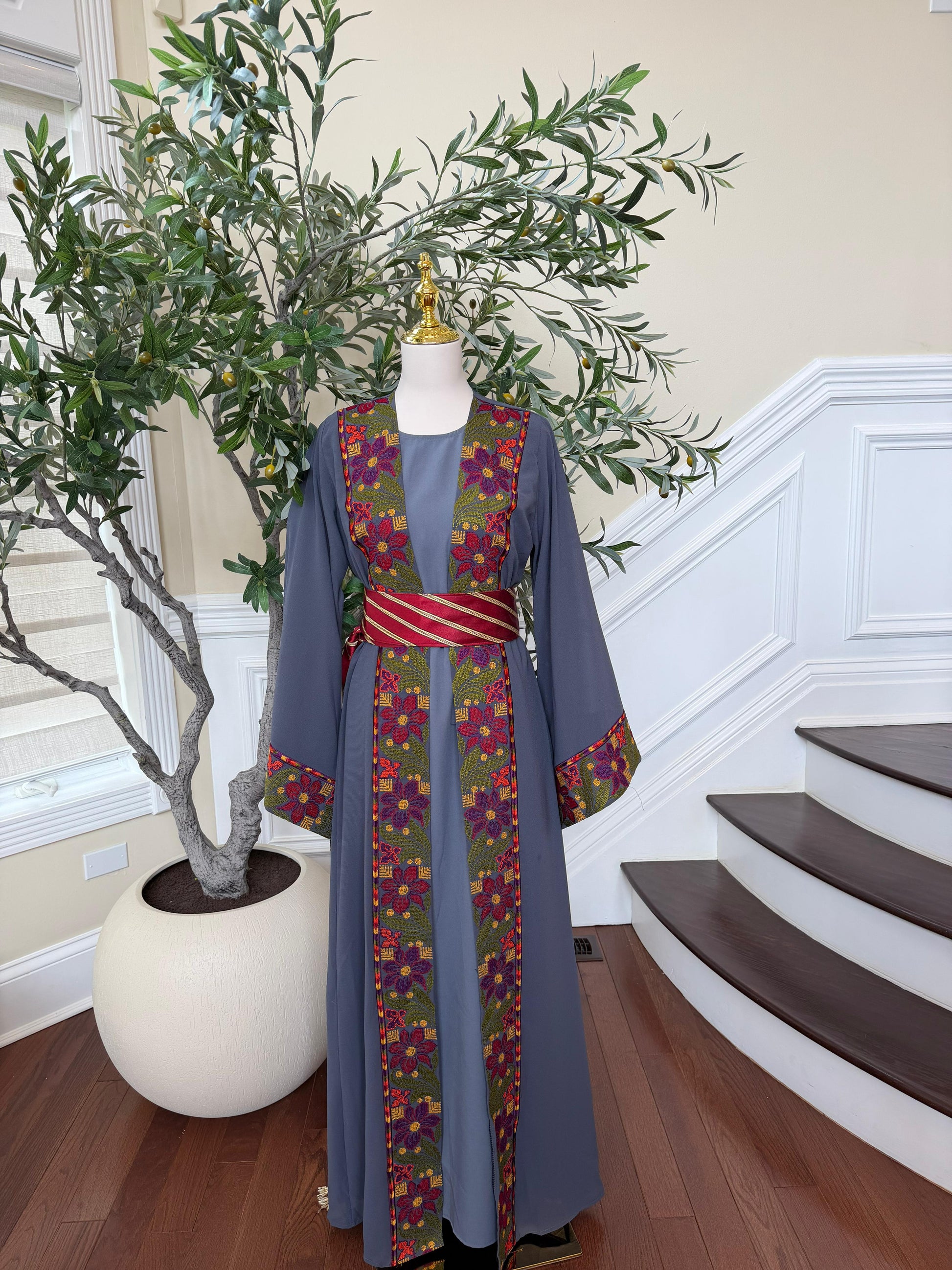 Grey Embroidery Floral Tatreez Thobe