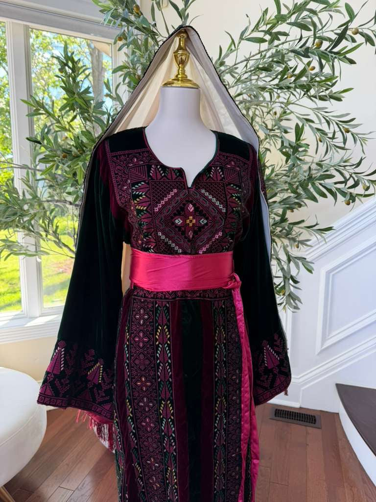 Velvet Green Embroidery Tatreez Thobe