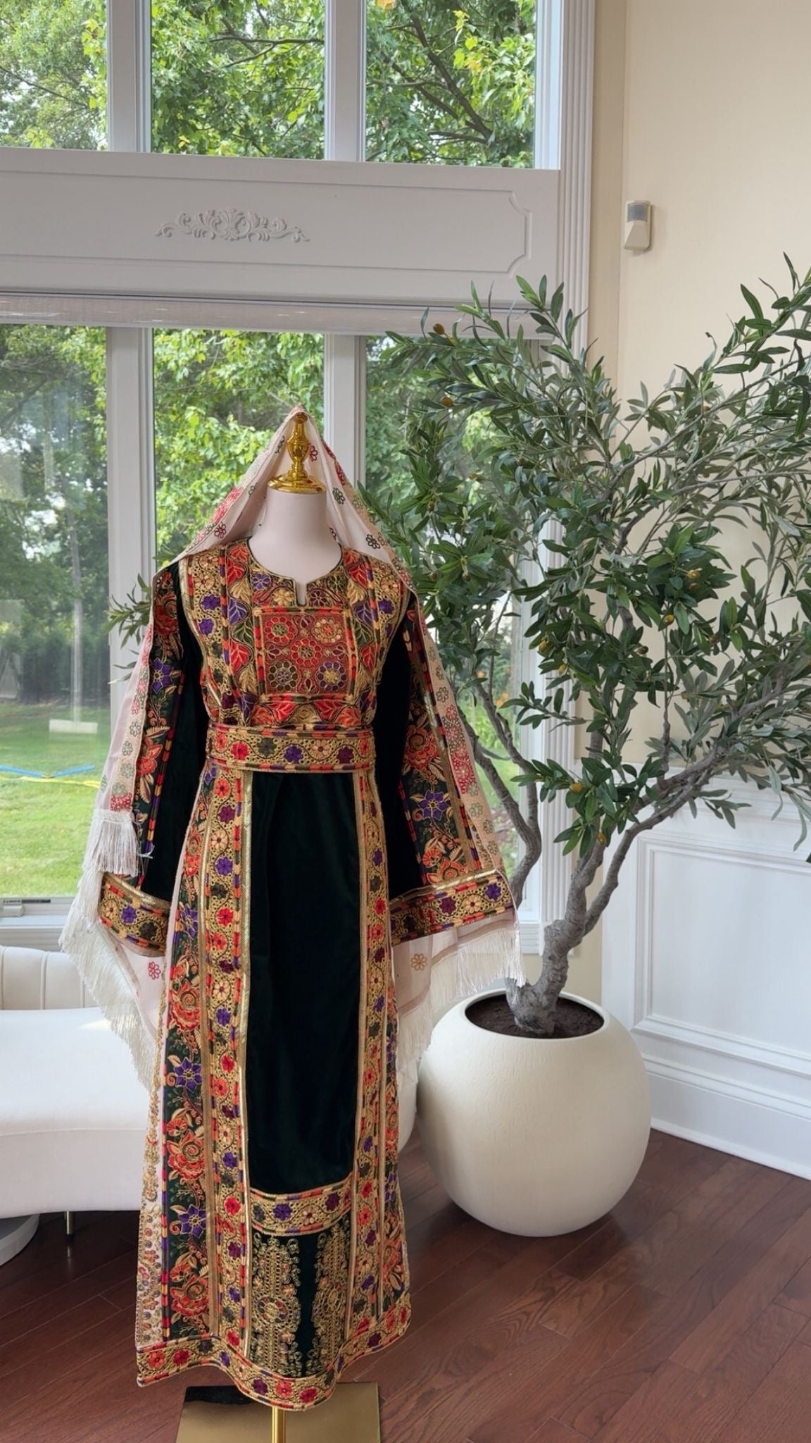 Velvet Green Tatreez Sabal Kharaz Thobe