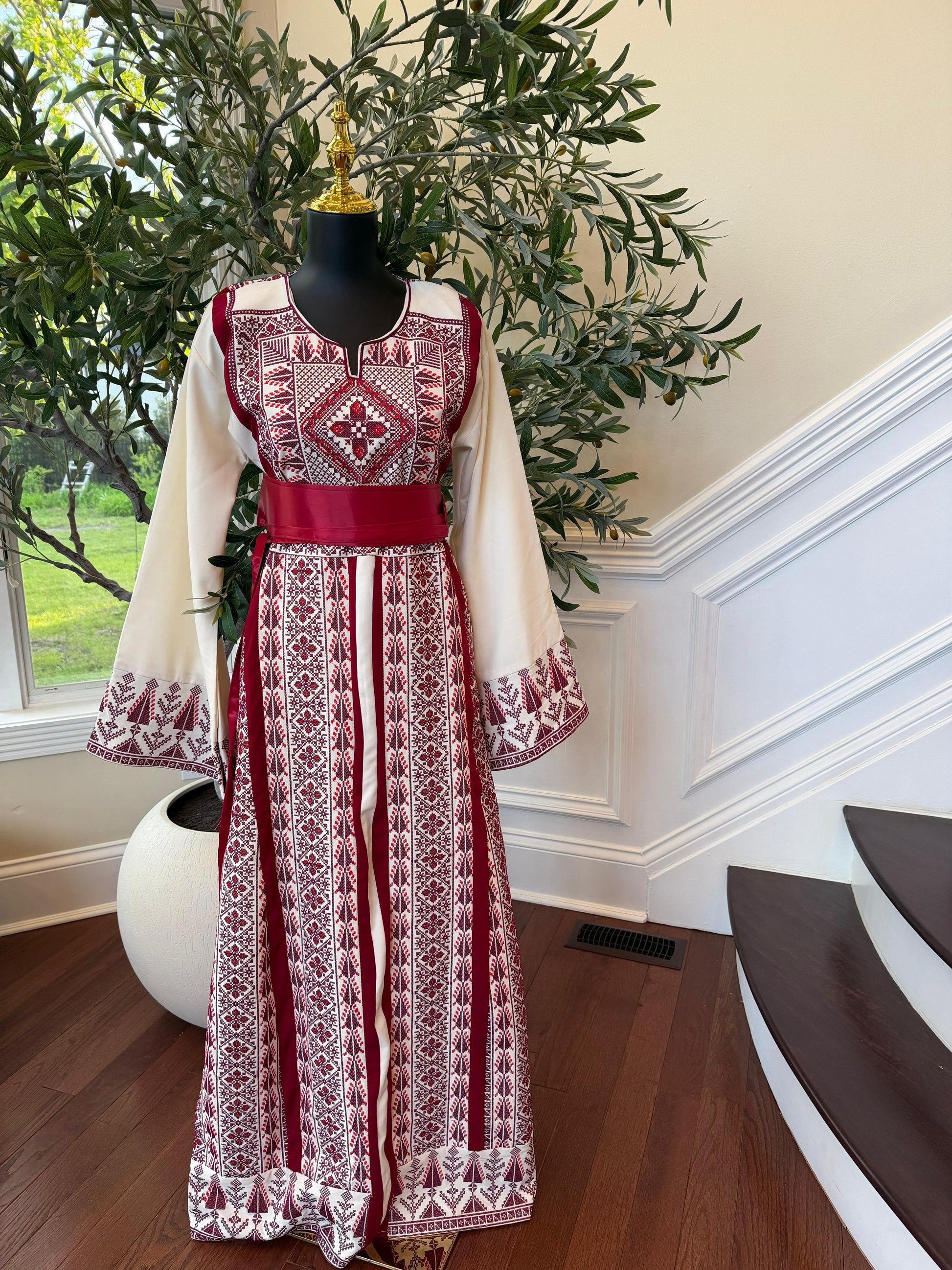 White Traditional Embroidery Red Tatreez Thobe
