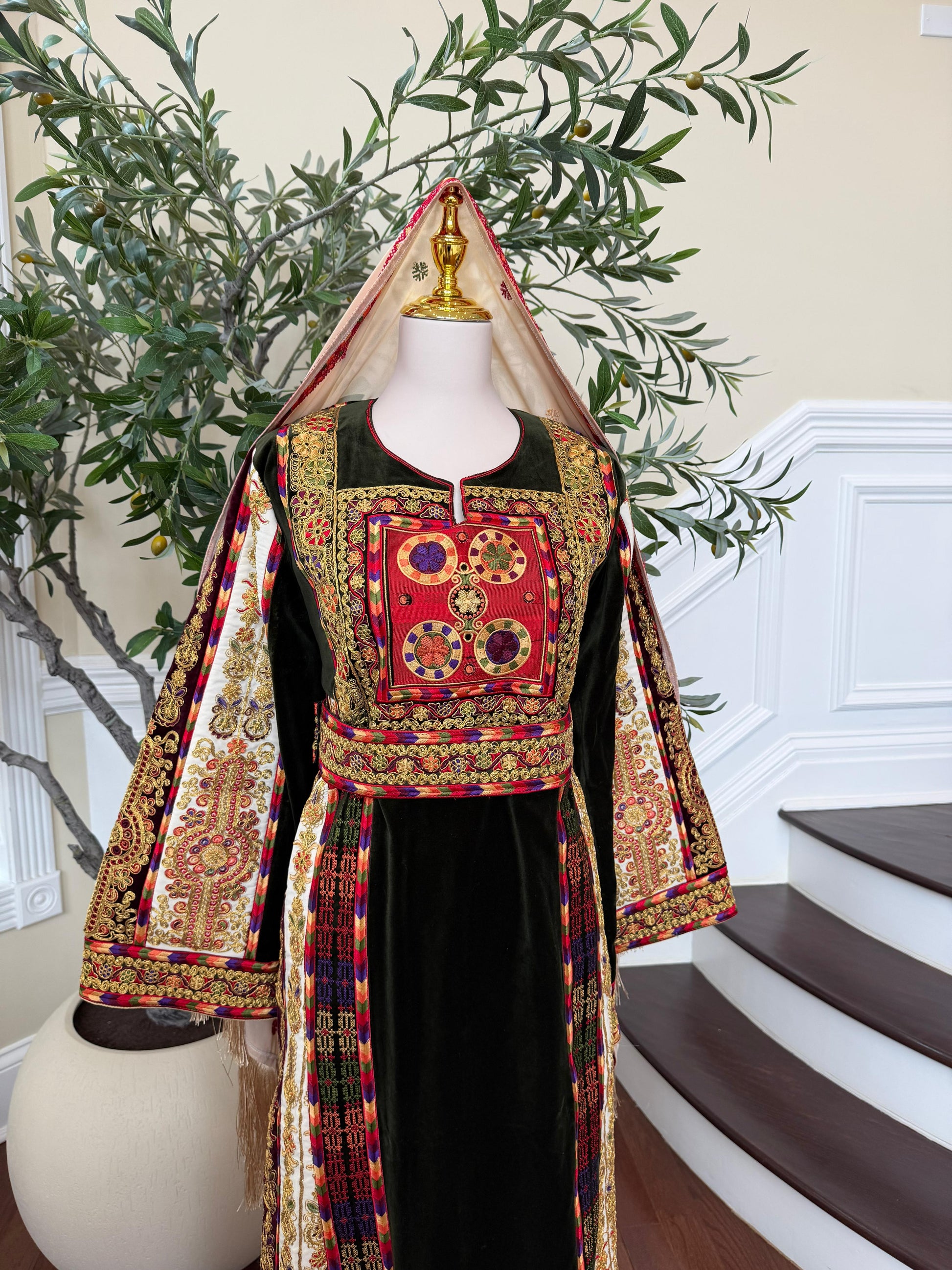 Velvet Green Embroidery Tatreez Thobe