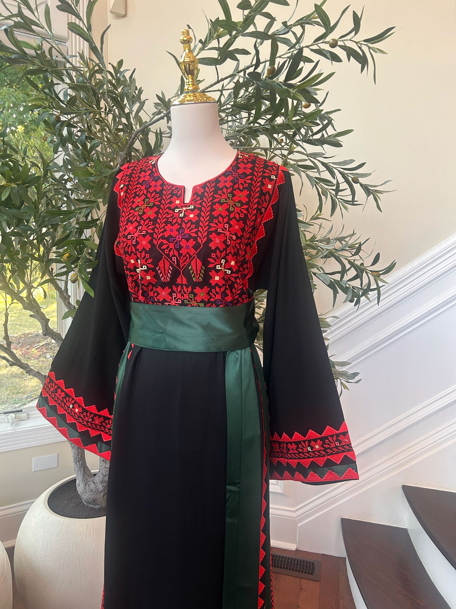 Black Embroidery Tatreez Red Detail Thobe