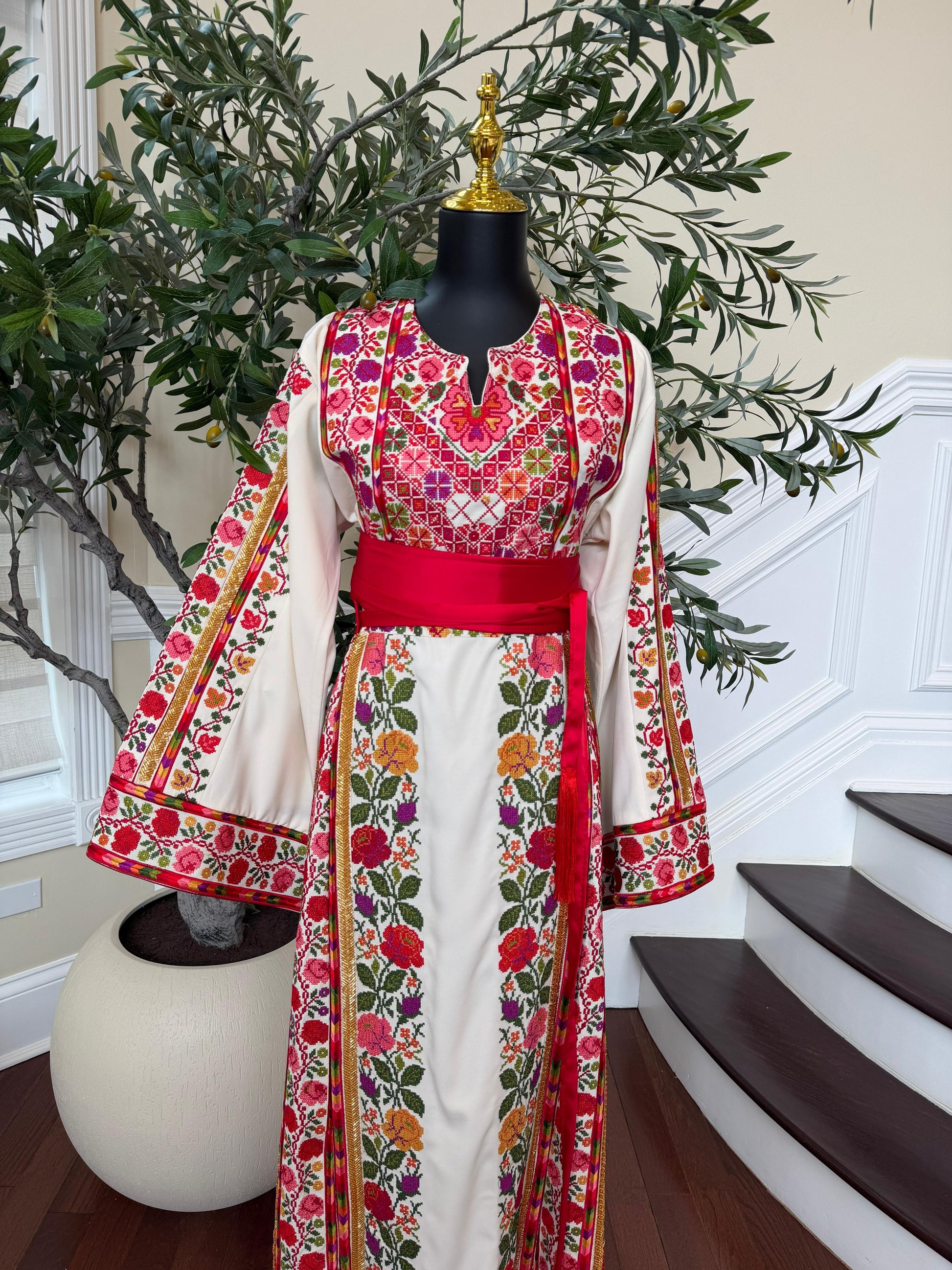 White Floral Embroidery Tatreez Thobe