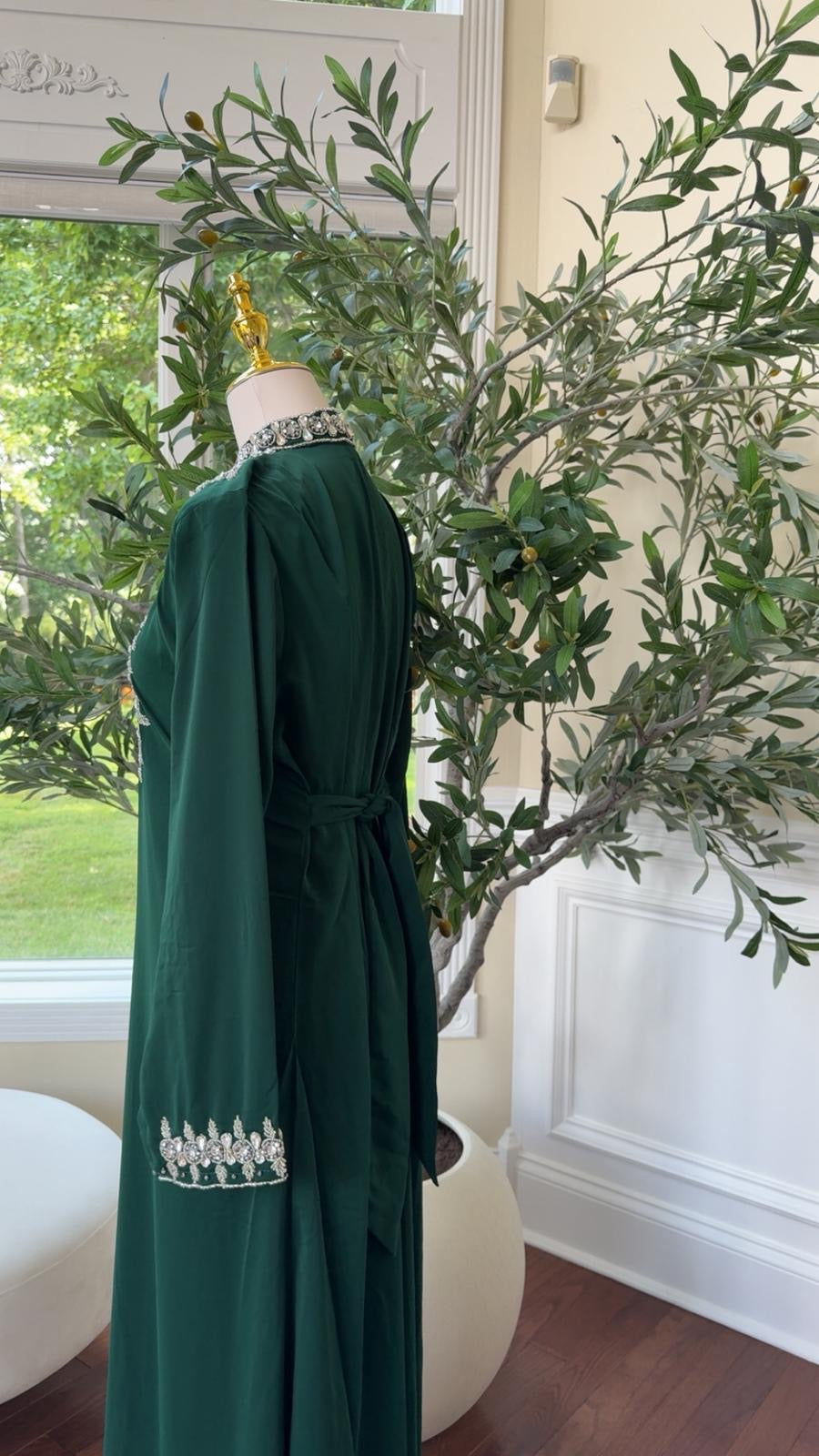 Emerald Royalty – High-Neck Kaftan with Intricate Crystal Embellishment