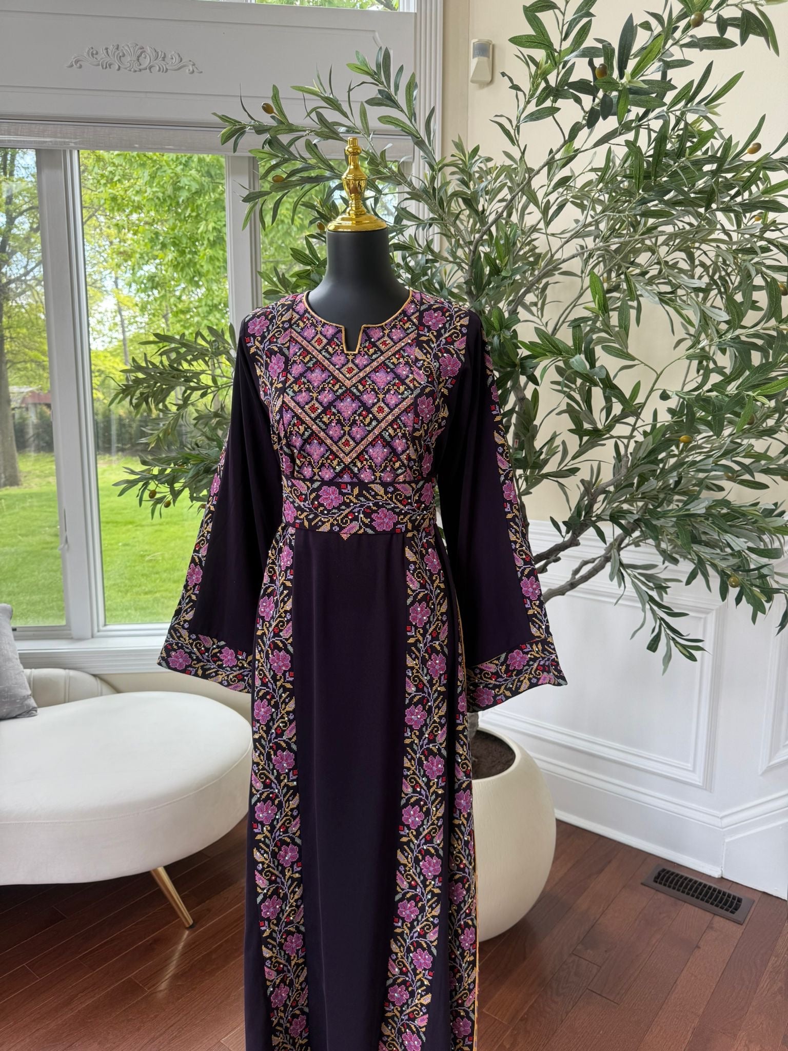 Elegant Purple Tatreez Thobe
