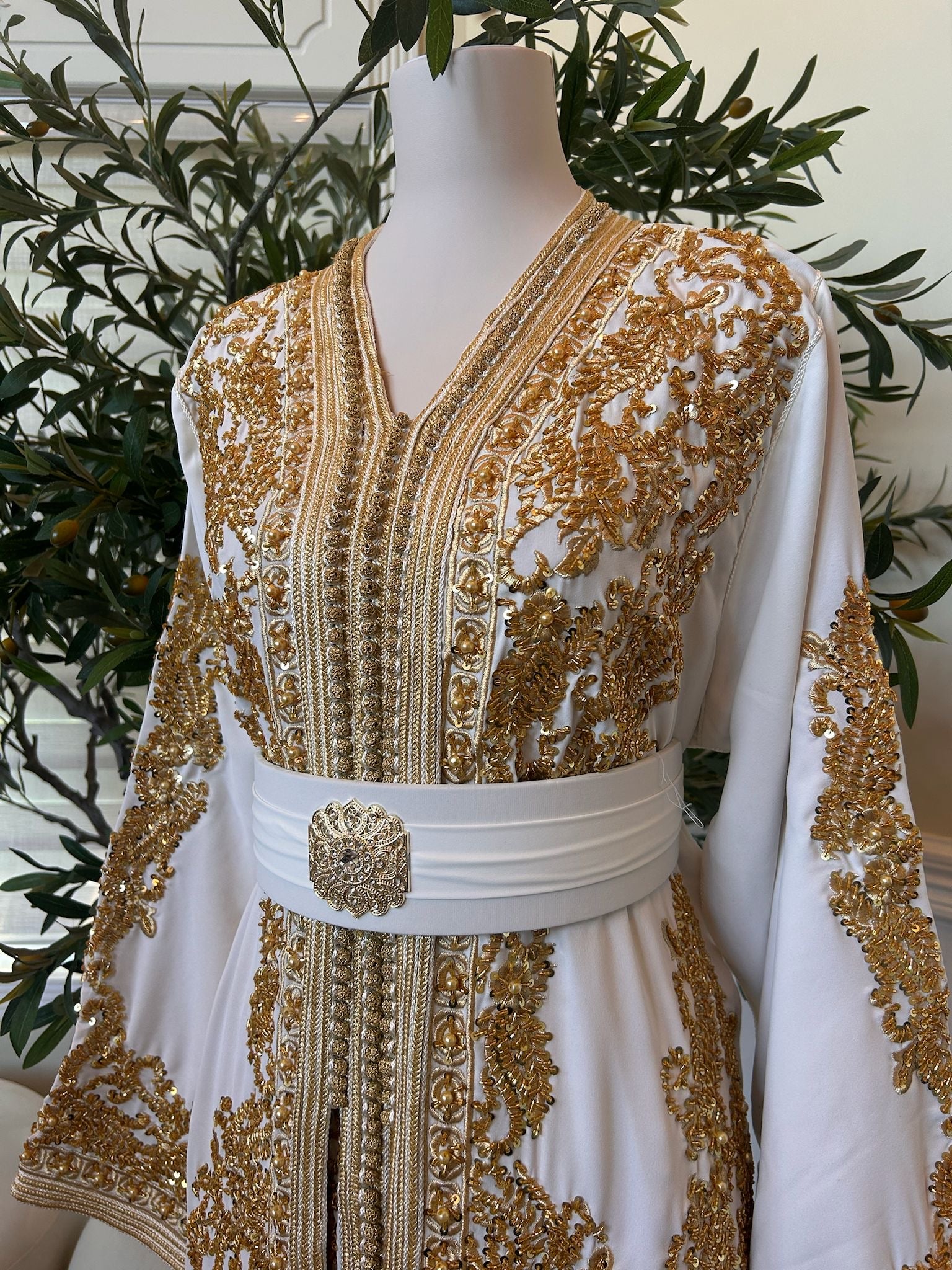 Golden White Detail Kuftan