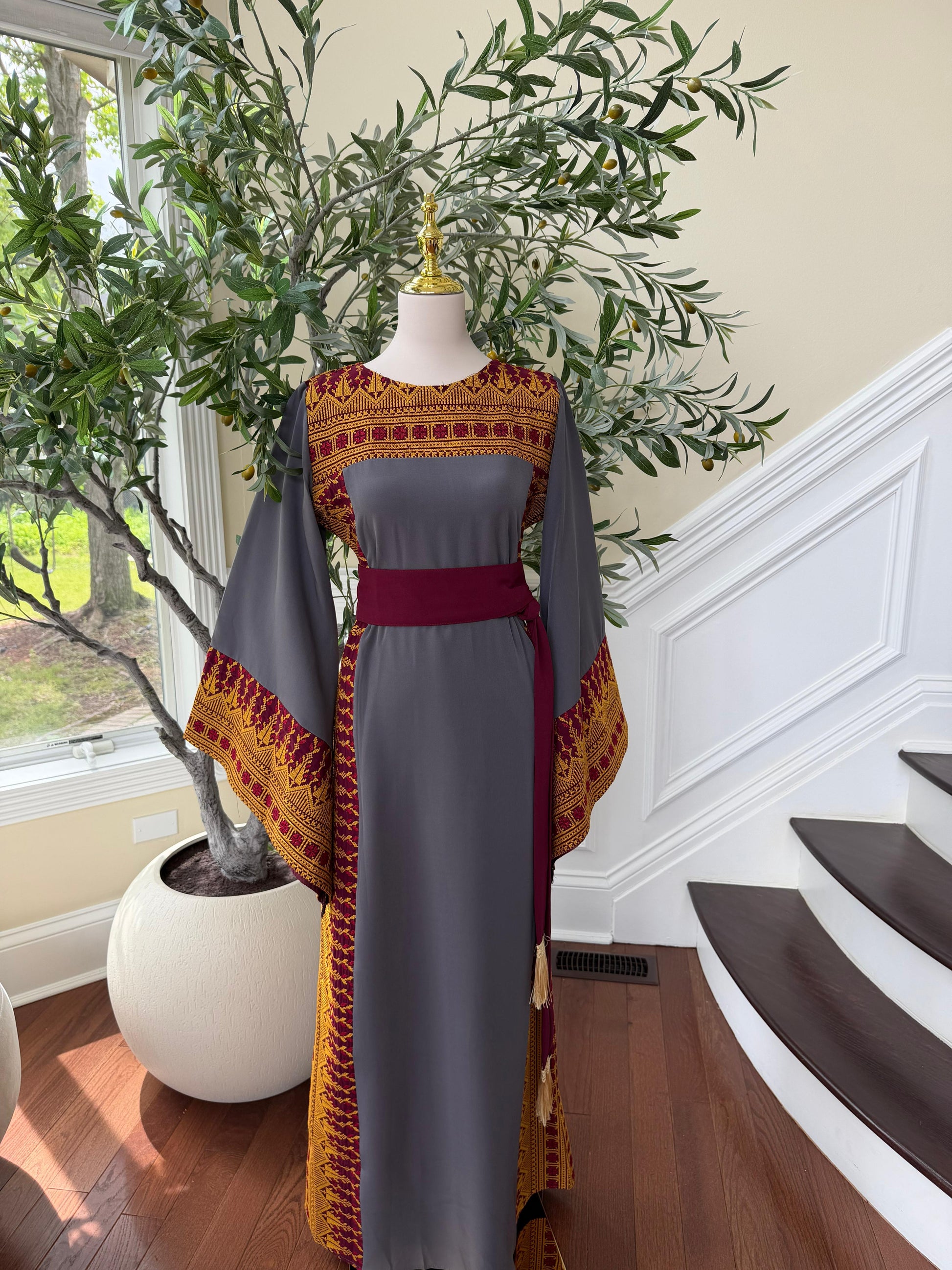 Grey Traditional Tatreez Embroidery Thobe