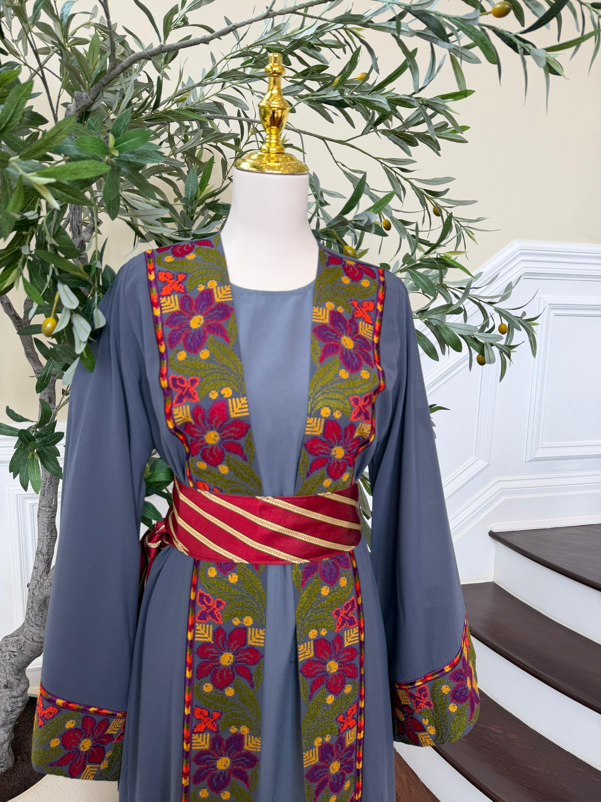 Grey Embroidery Floral Tatreez Thobe