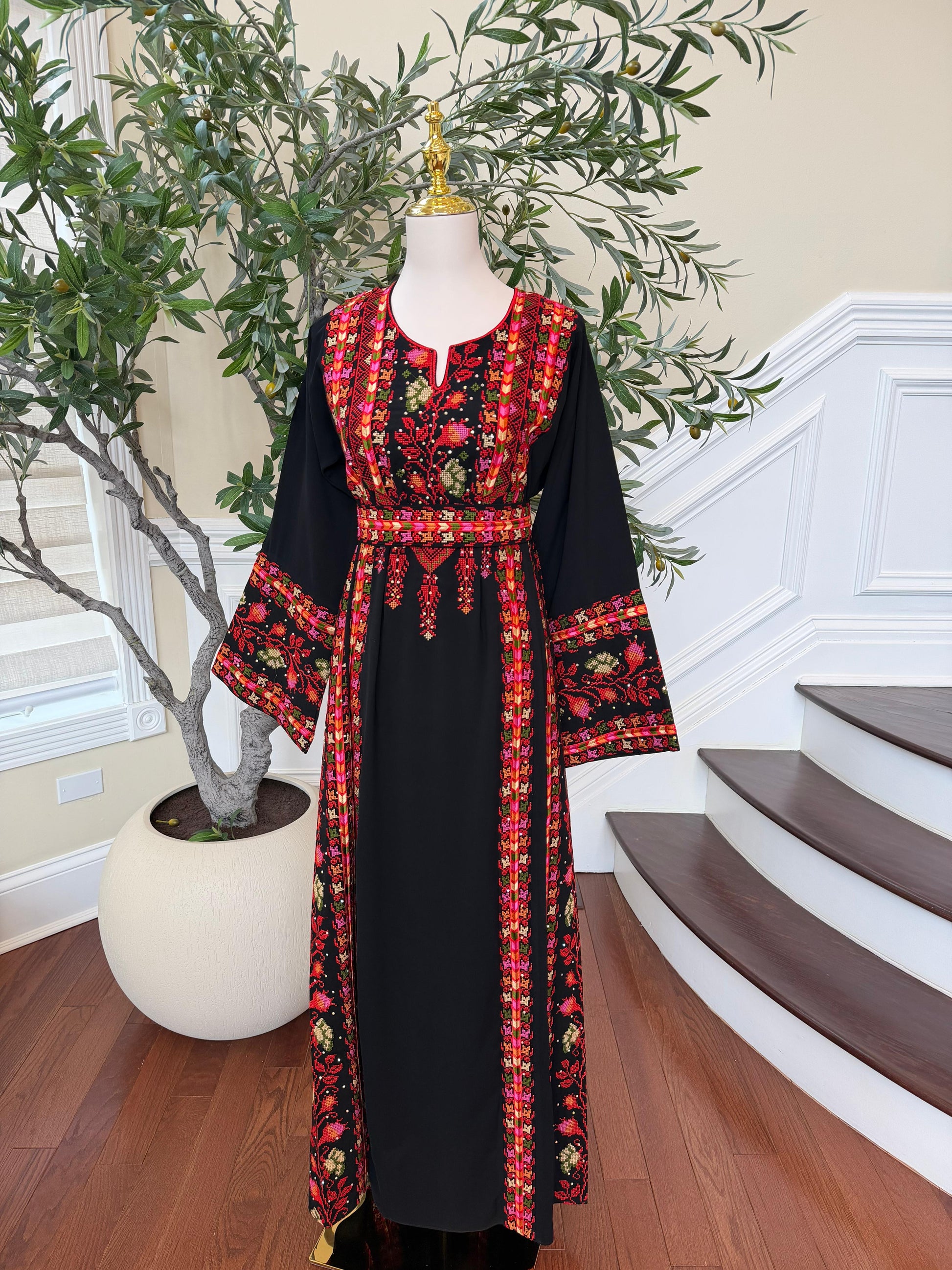 Embroidery Black Tatreez Rose Thobe