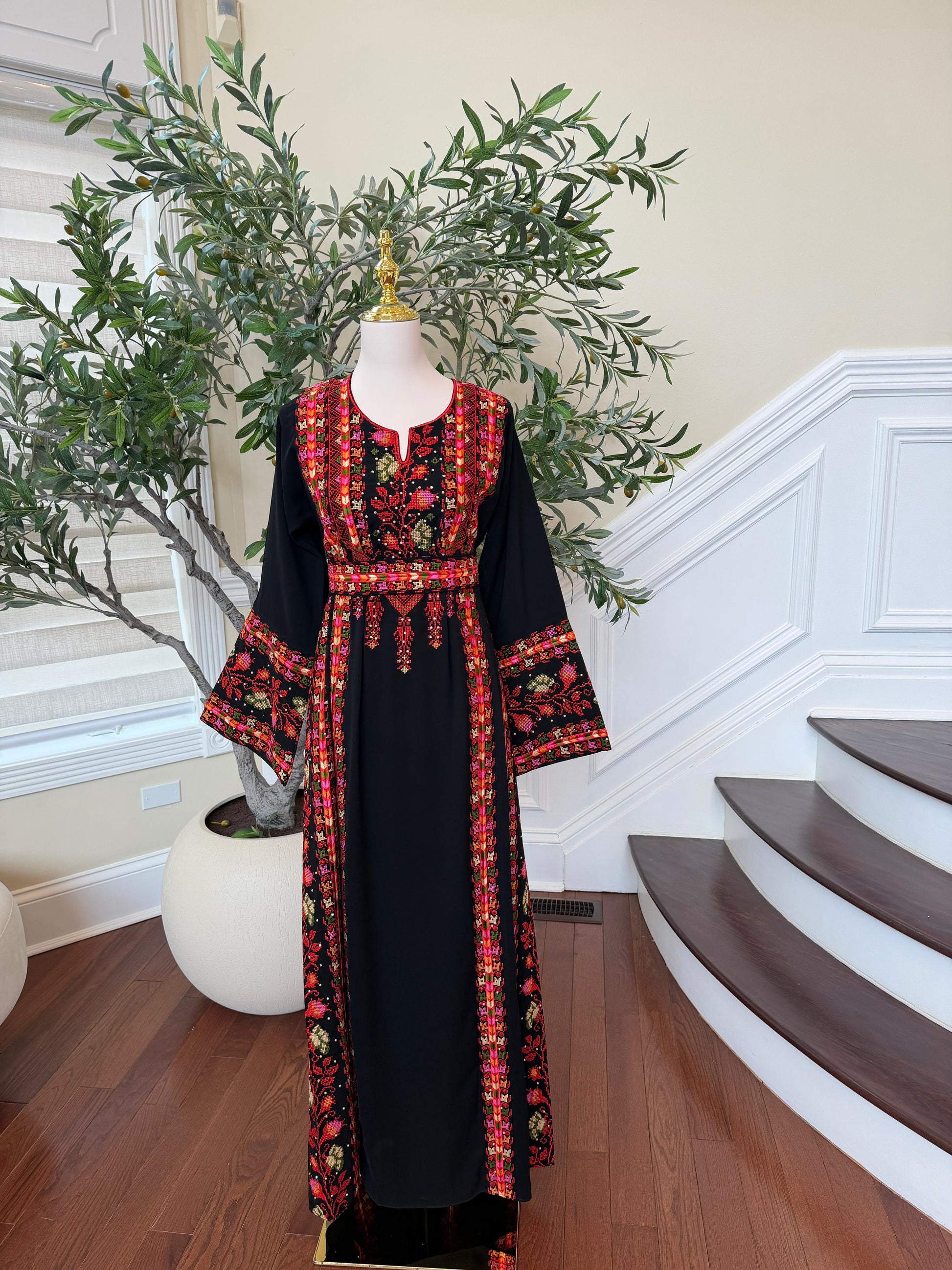 Embroidery Black Tatreez Rose Thobe