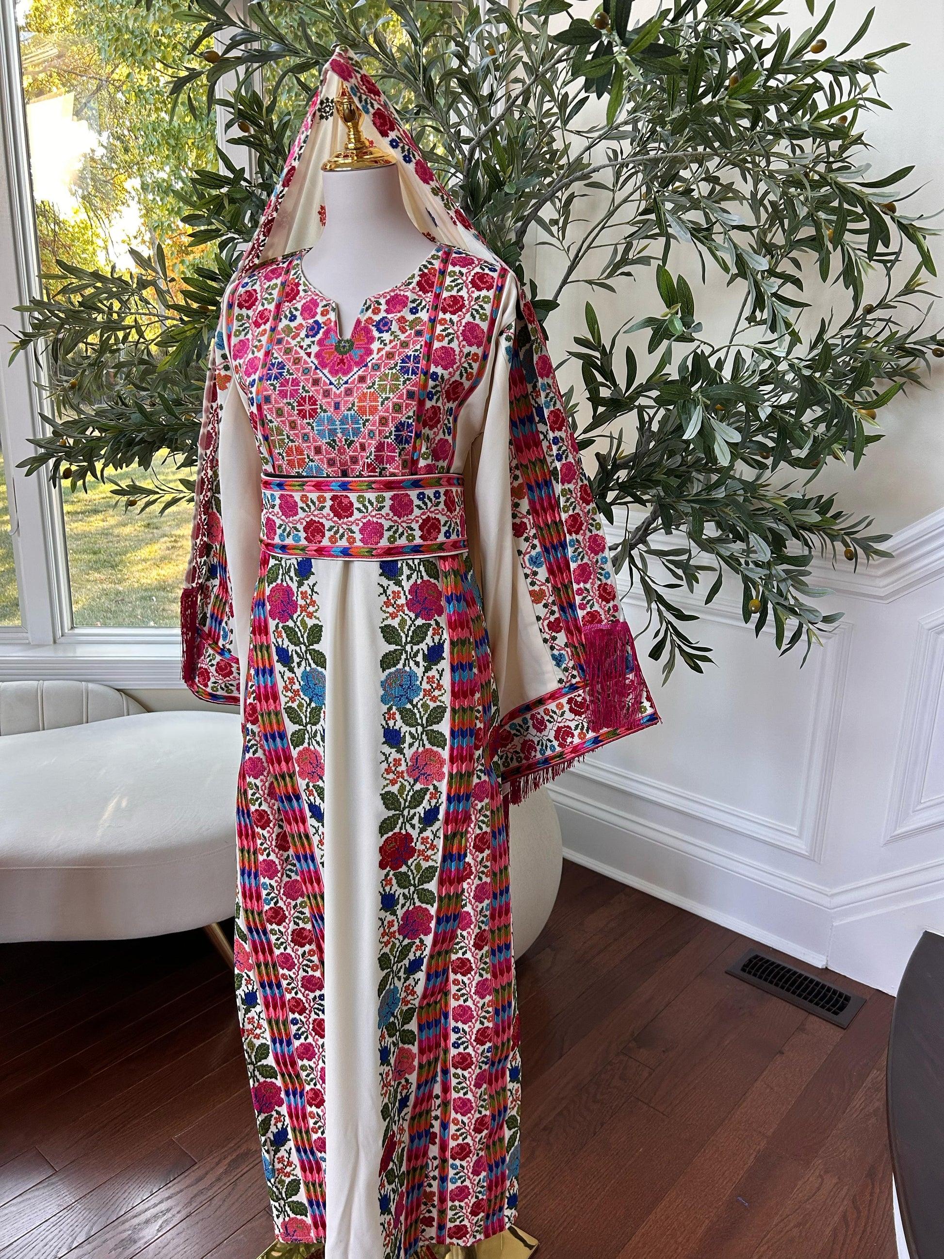 Cream Floral Embroidery Tatreez Thobe