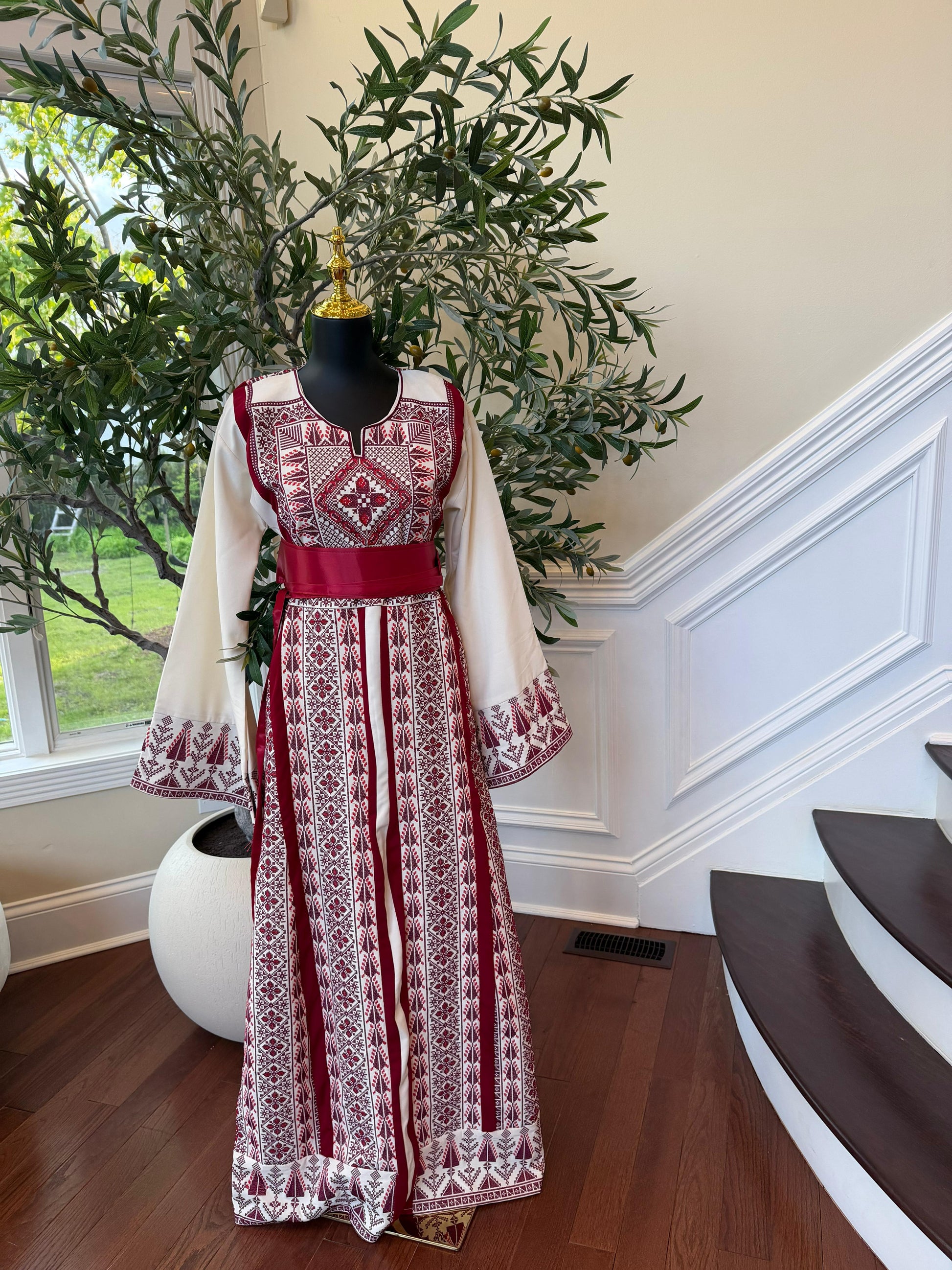 White Traditional Embroidery Red Tatreez Thobe