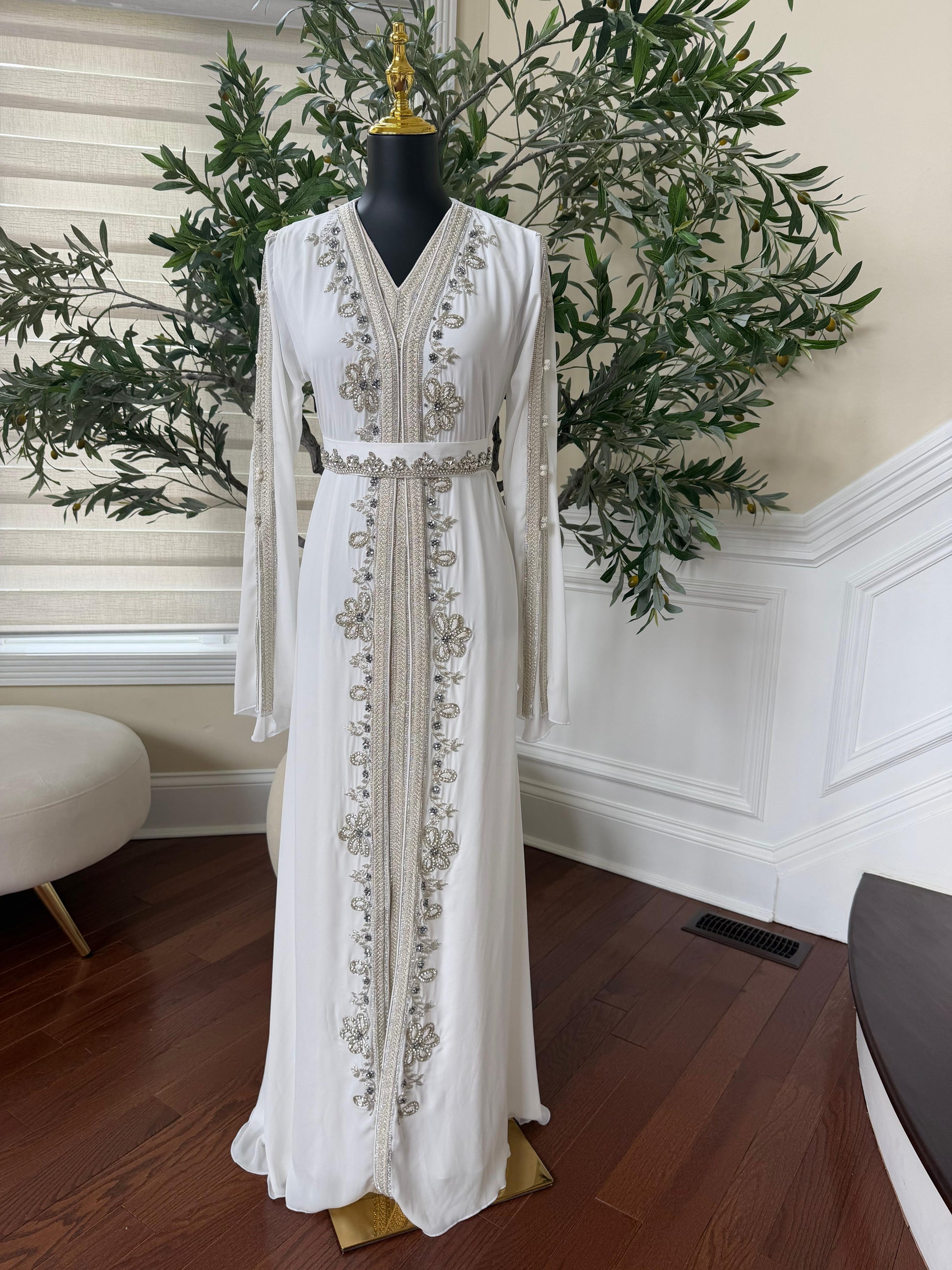 White Royale Beaded Elegance Kuftan
