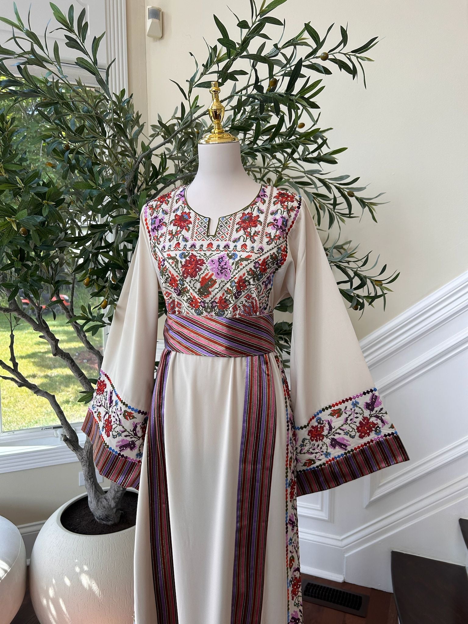 Cream Floral Embroidery Tatreez Thobe