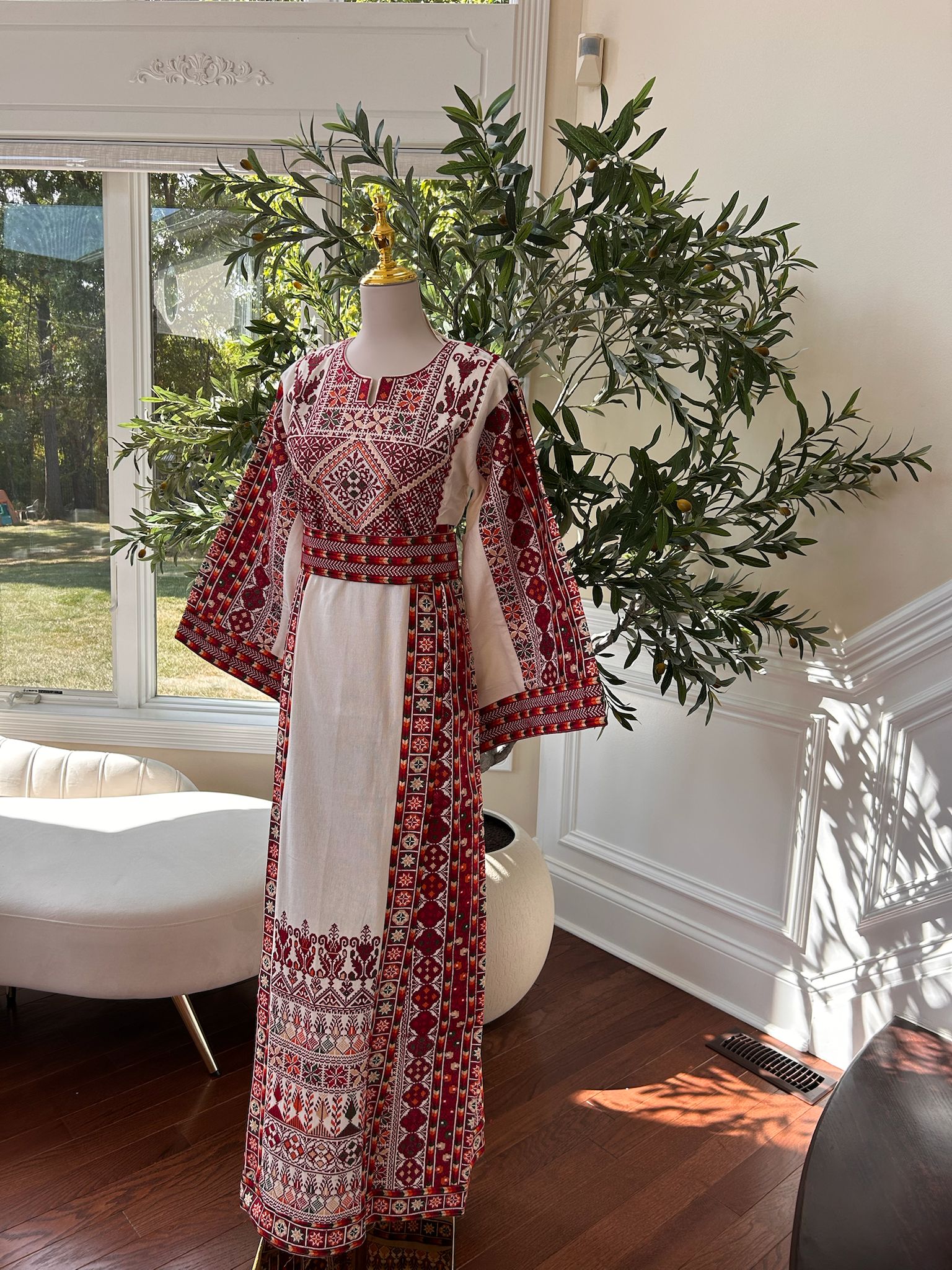 Cream Itamin Tatreez Red Elegance Thobe