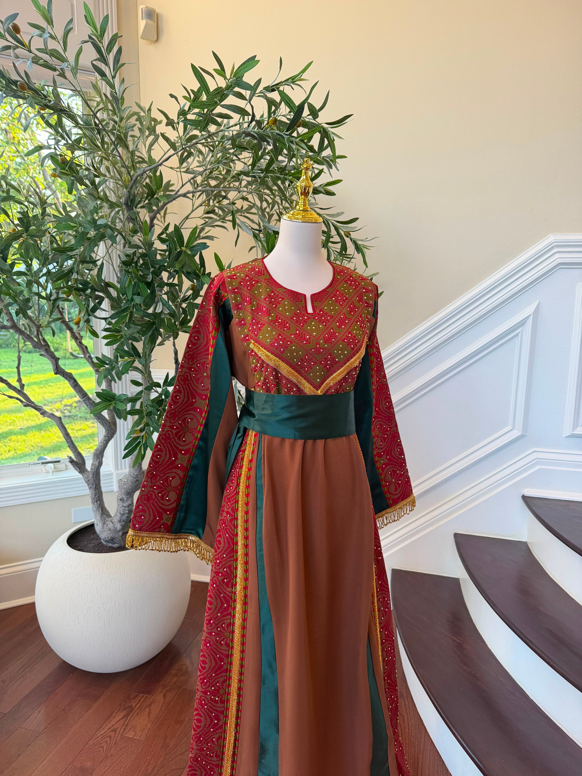 Brown Embroidery Elegance Tatreez Thobe