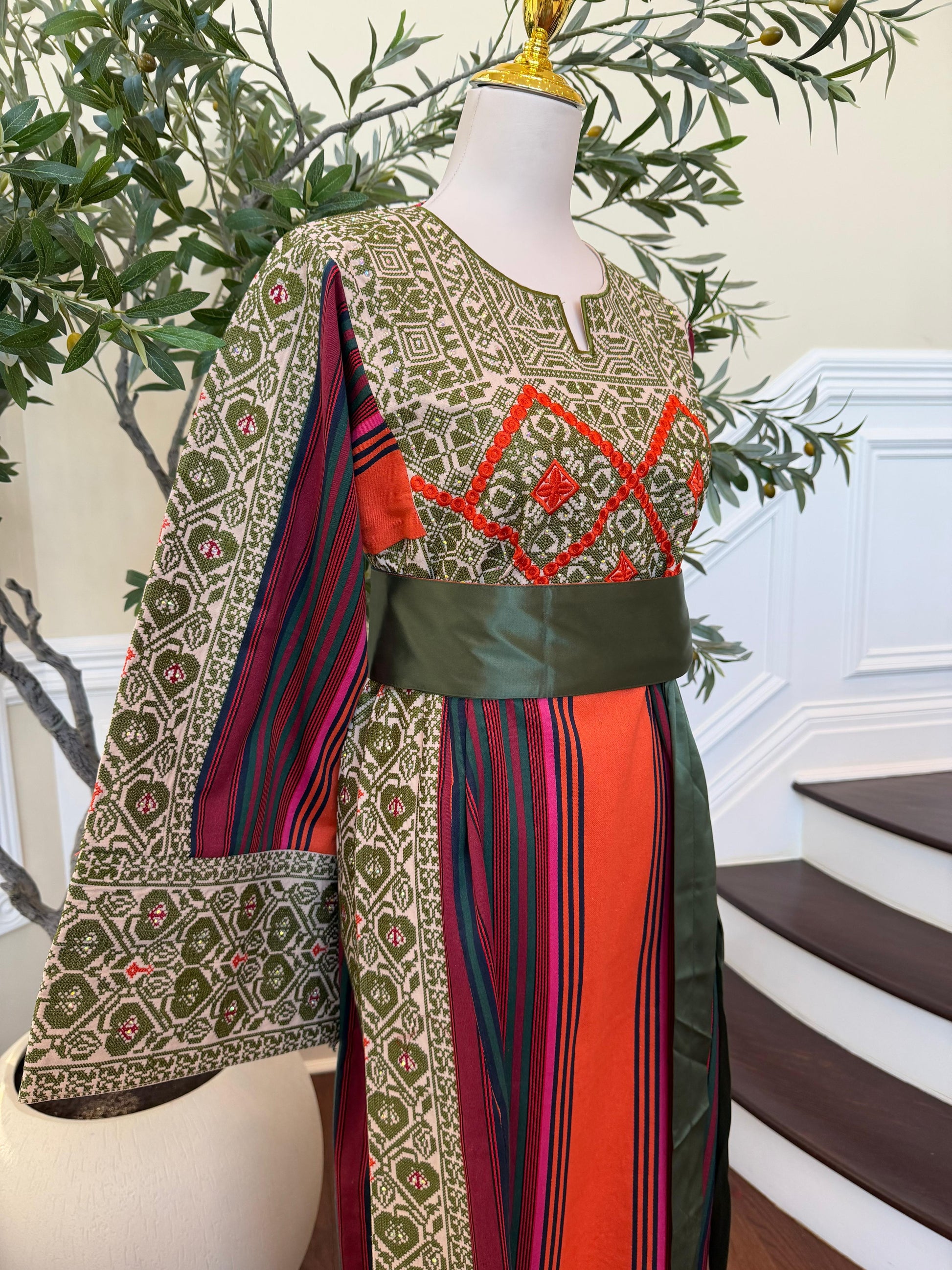 Olive Majesty Majdalawi Embroidered Tatreez Thobe