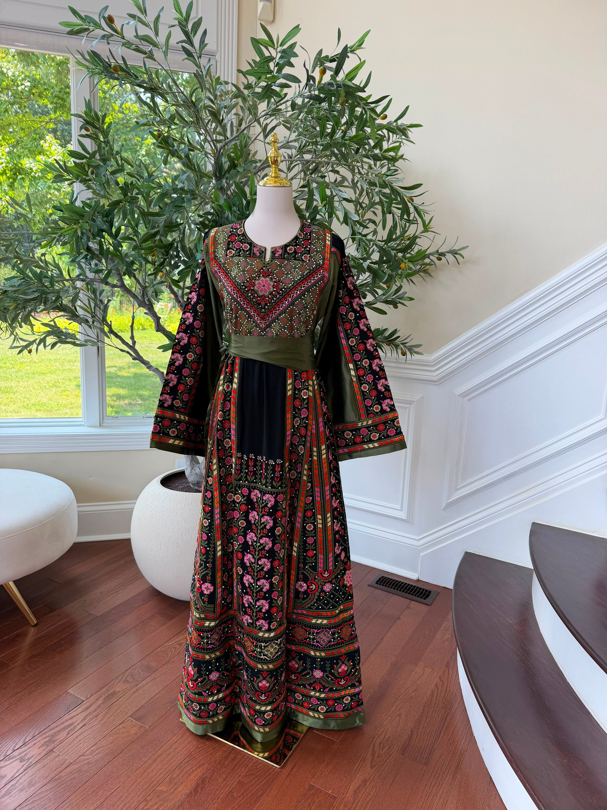 Black Elegance Tatreez Thobe
