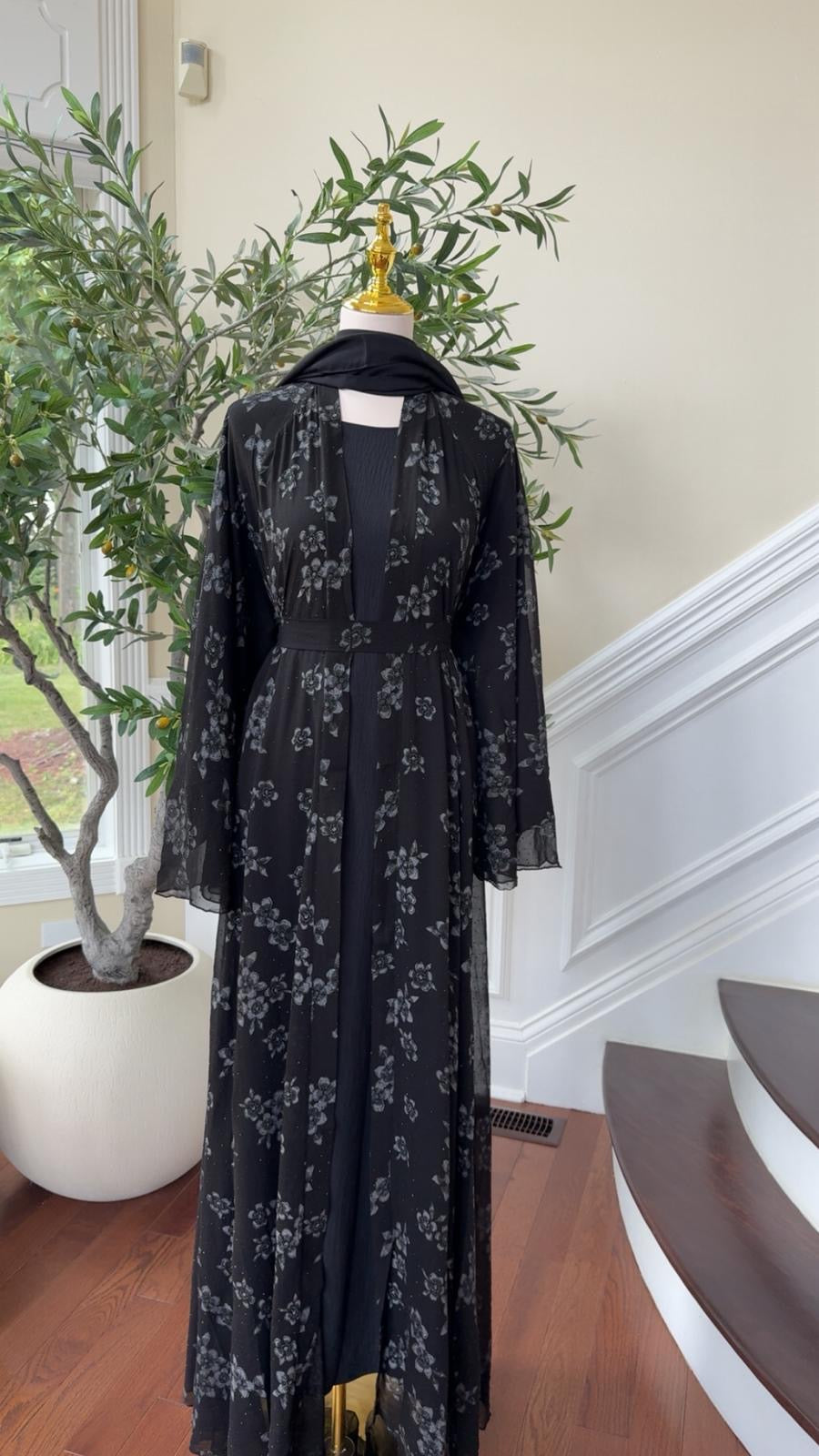 Black Blossom Flow Abaya
