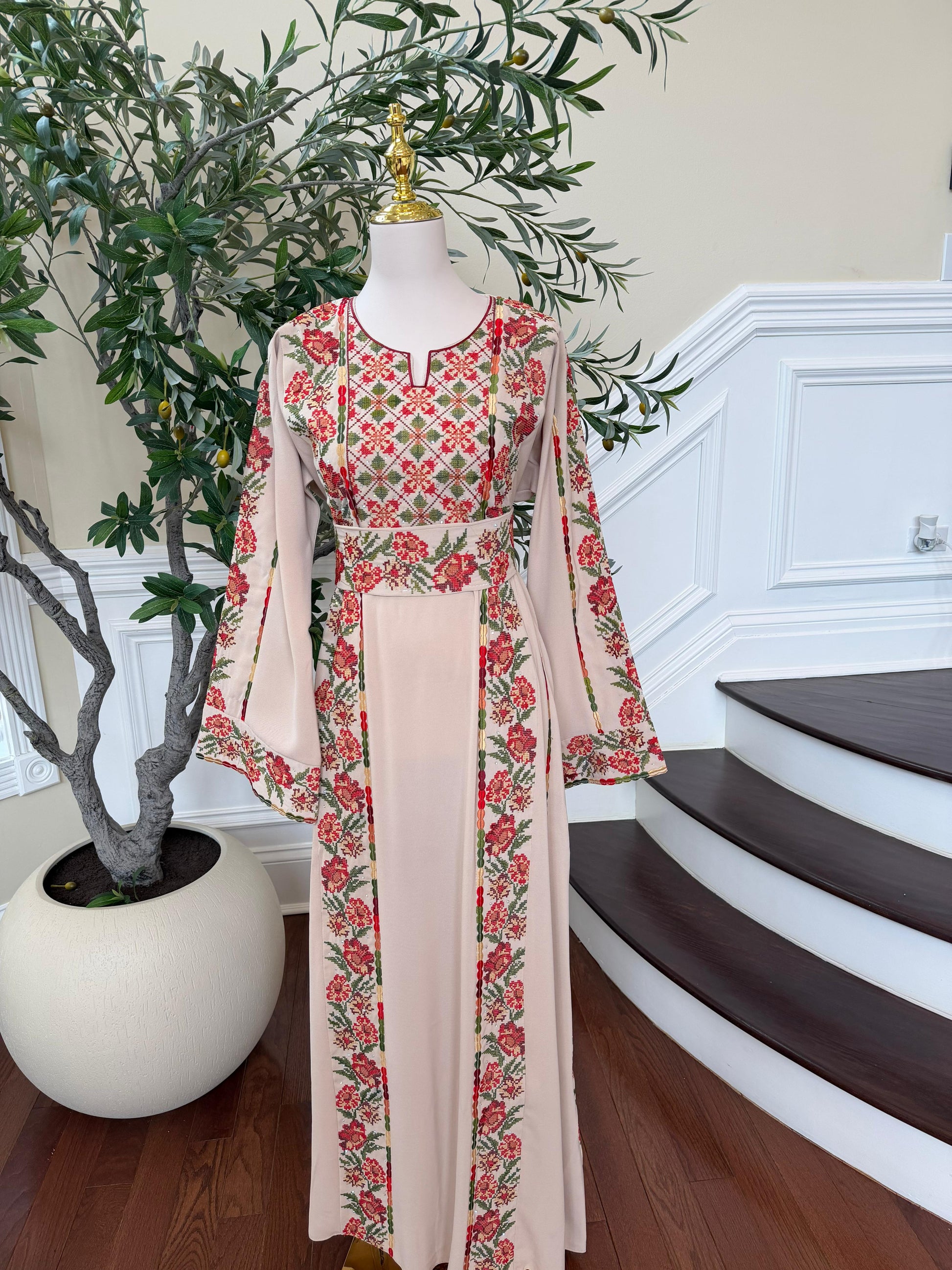 Beige Embroidery Rose Tatreez Thobe