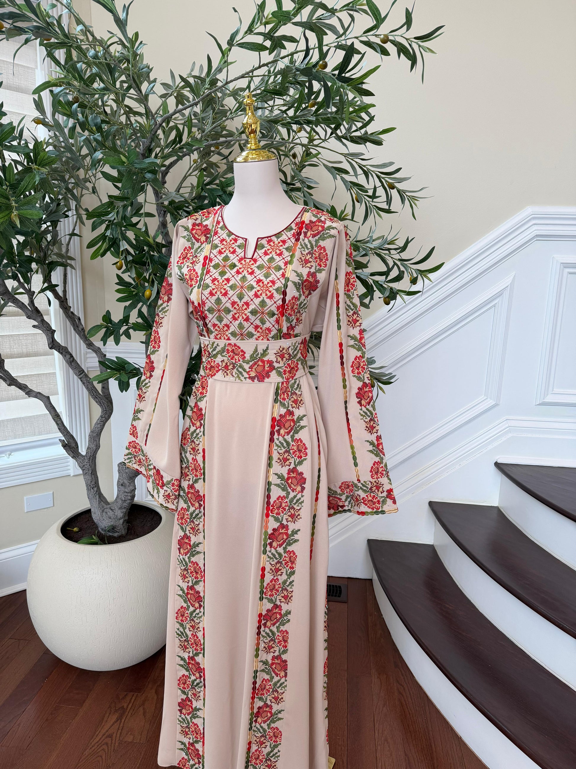 Beige Embroidery Rose Tatreez Thobe