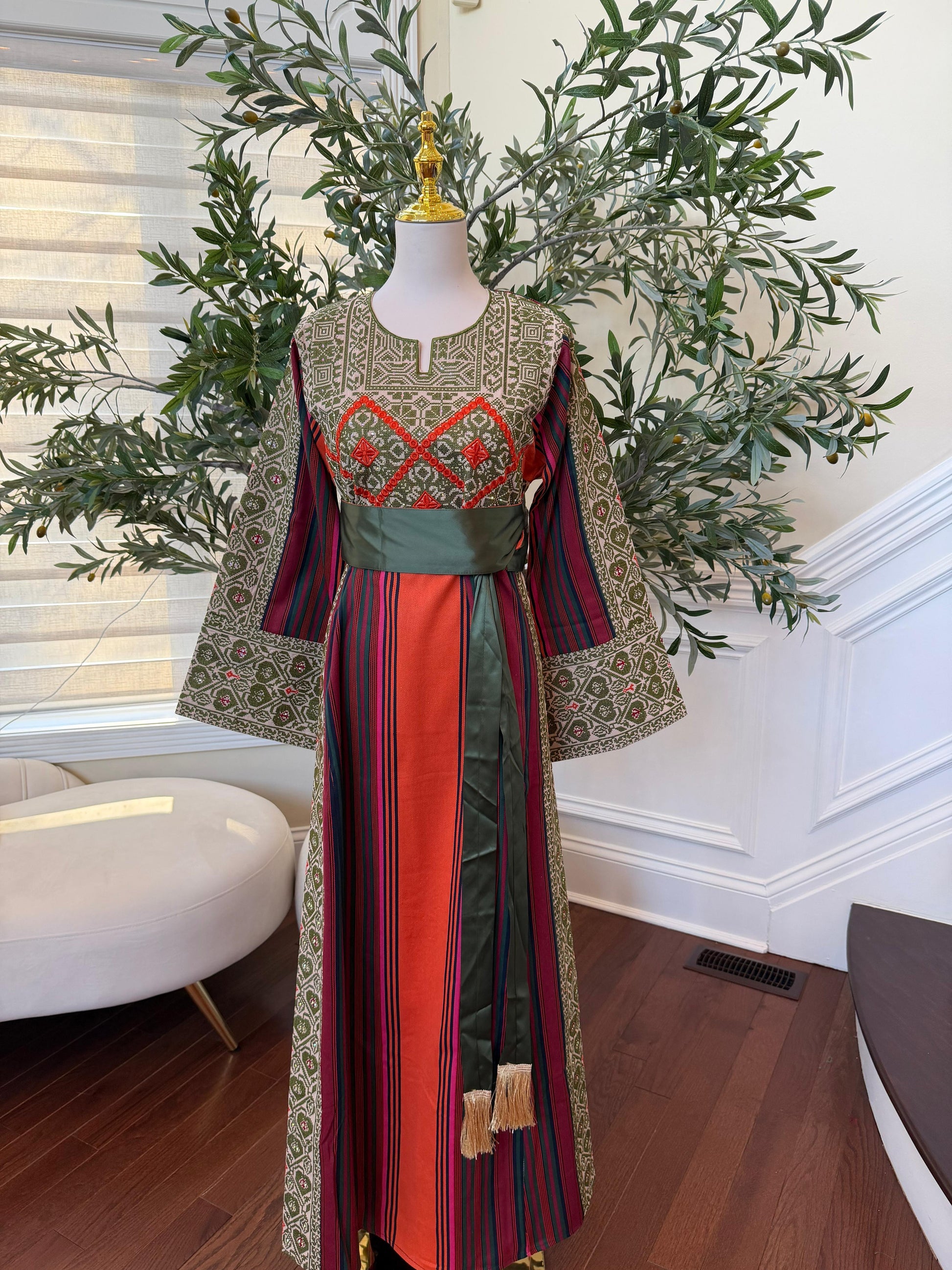 Olive Majesty Majdalawi Embroidered Tatreez Thobe