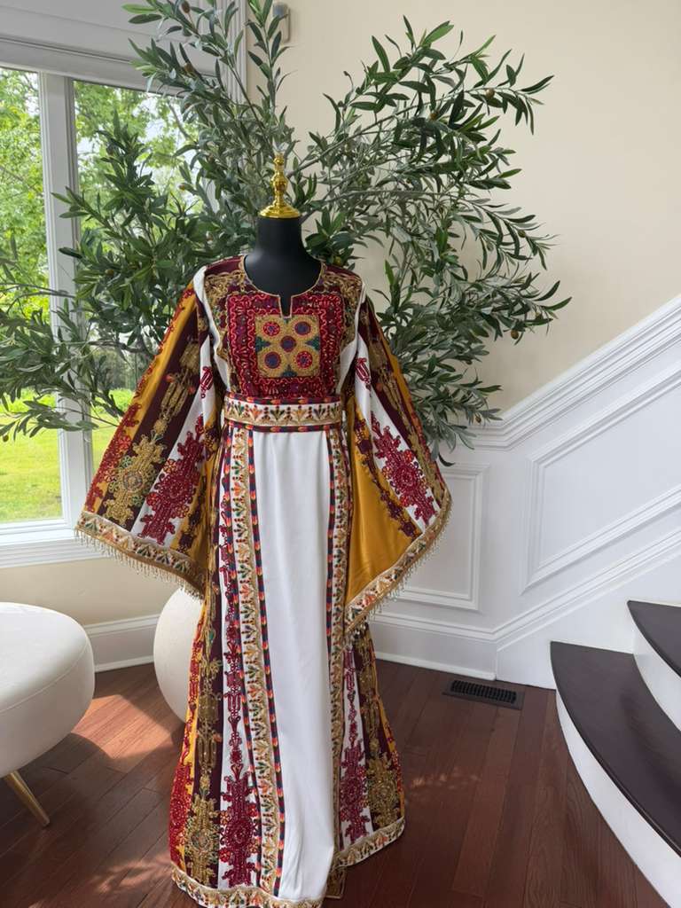 White Embroidery Tatreez Elegance Thobe