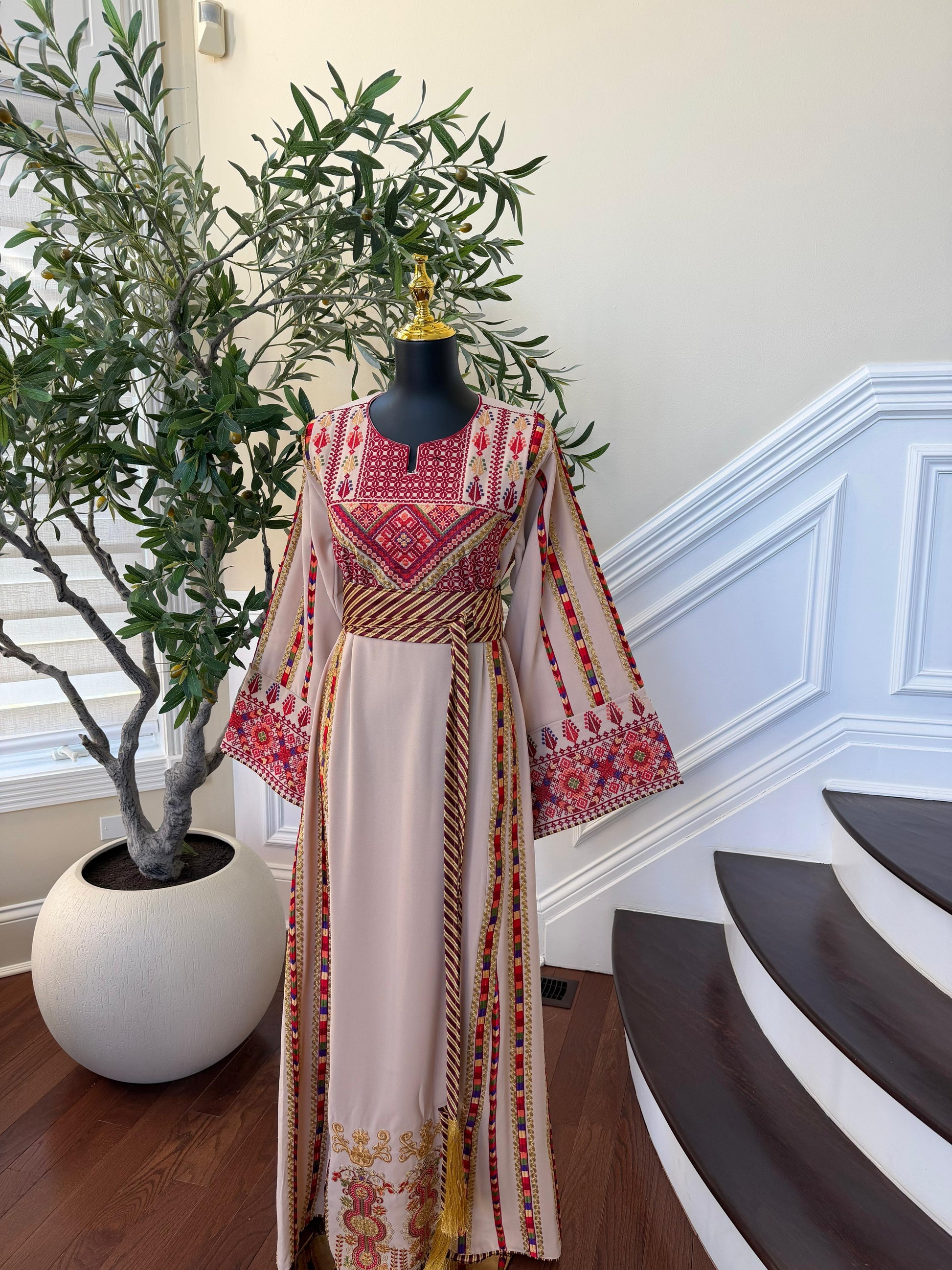 Beige Traditional Elegance Embroidery Thobe