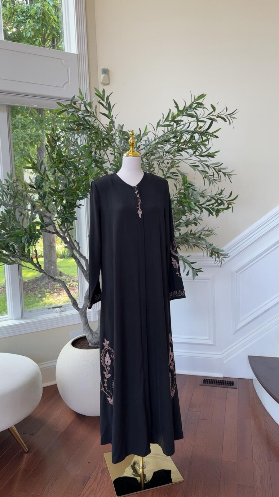 Black Luxe Zipper Abaya – Blush Embroidery Elegance