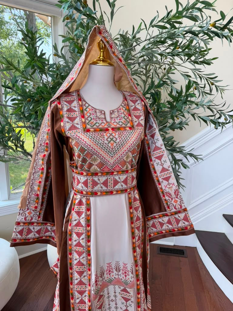 Traditional Elegance Embroidery Thobe