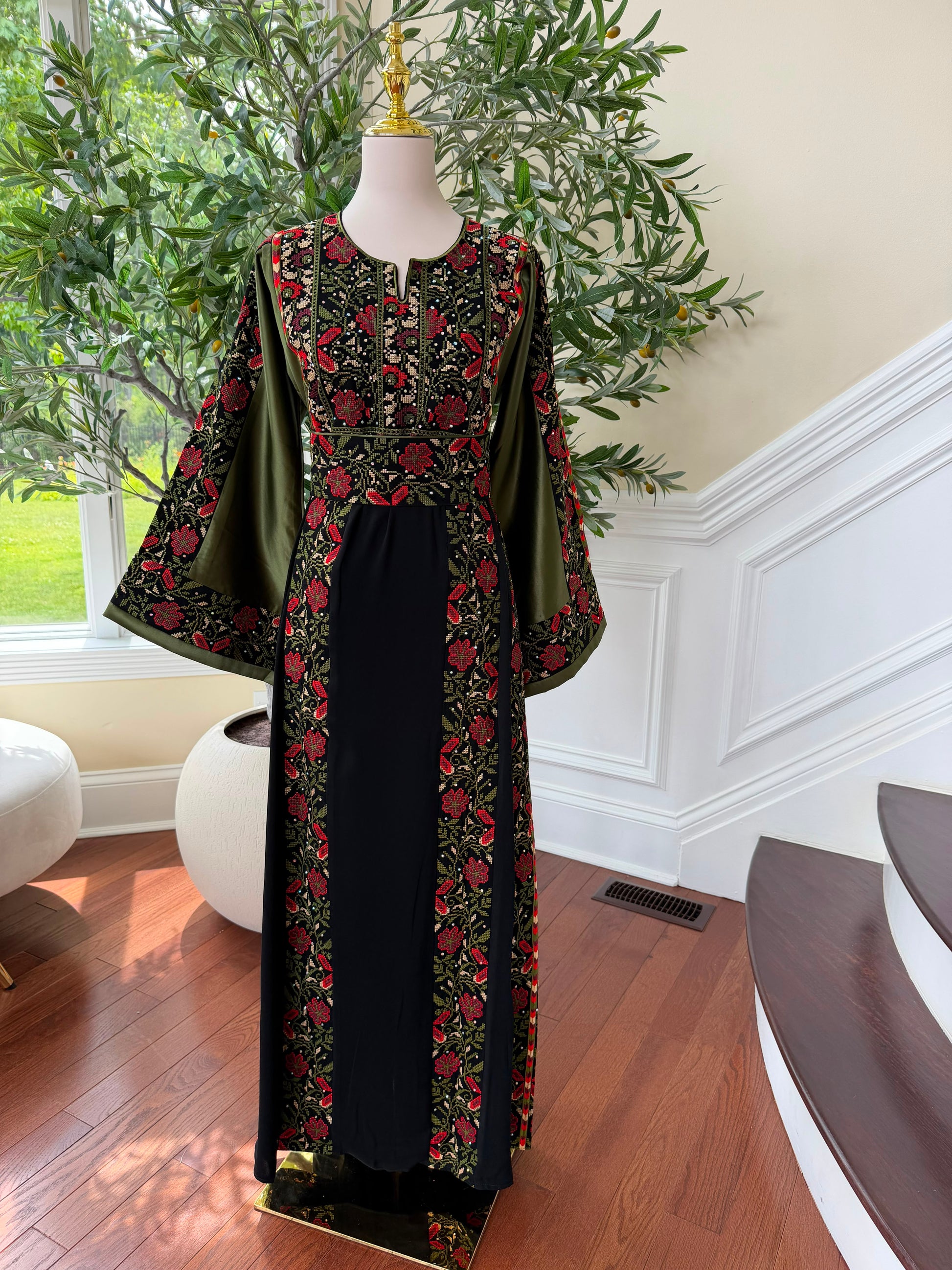 Black Embroidery Tatreez Thobe