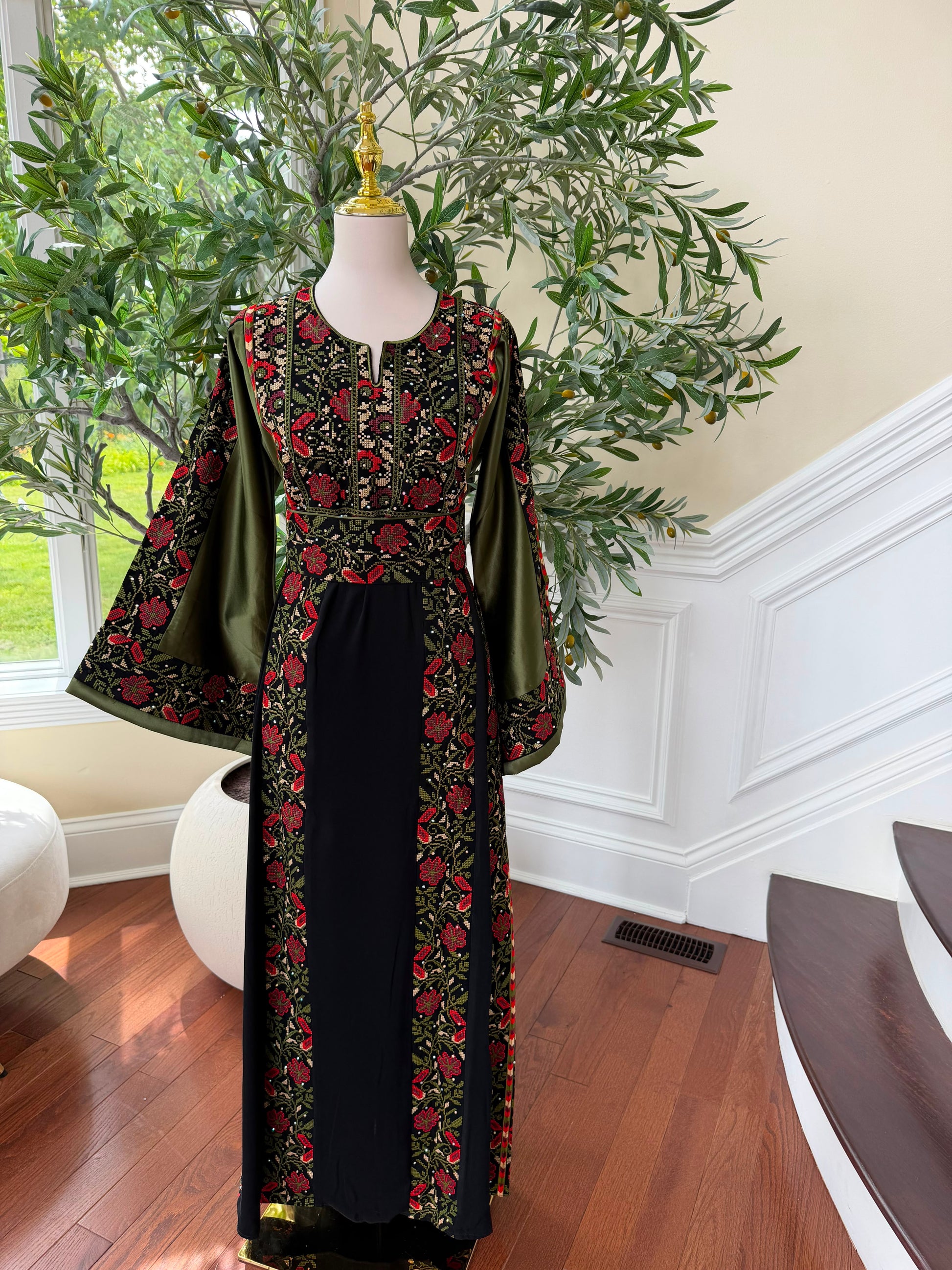 Black Embroidery Tatreez Thobe