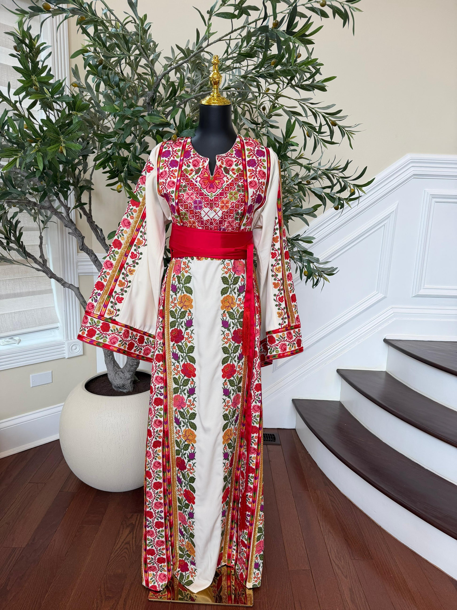 White Floral Embroidery Tatreez Thobe