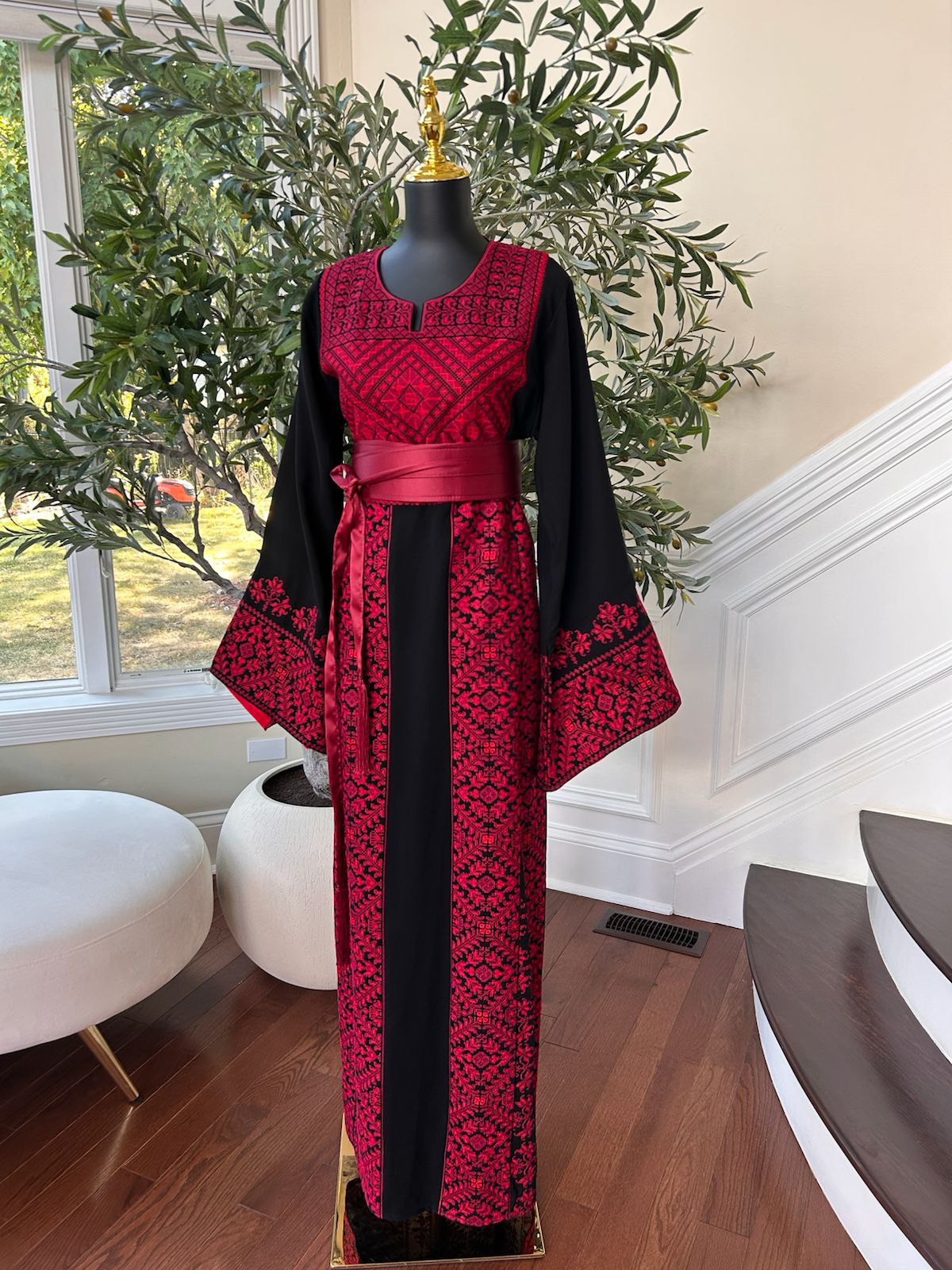 Black Elegance Red Tatreez Thobe