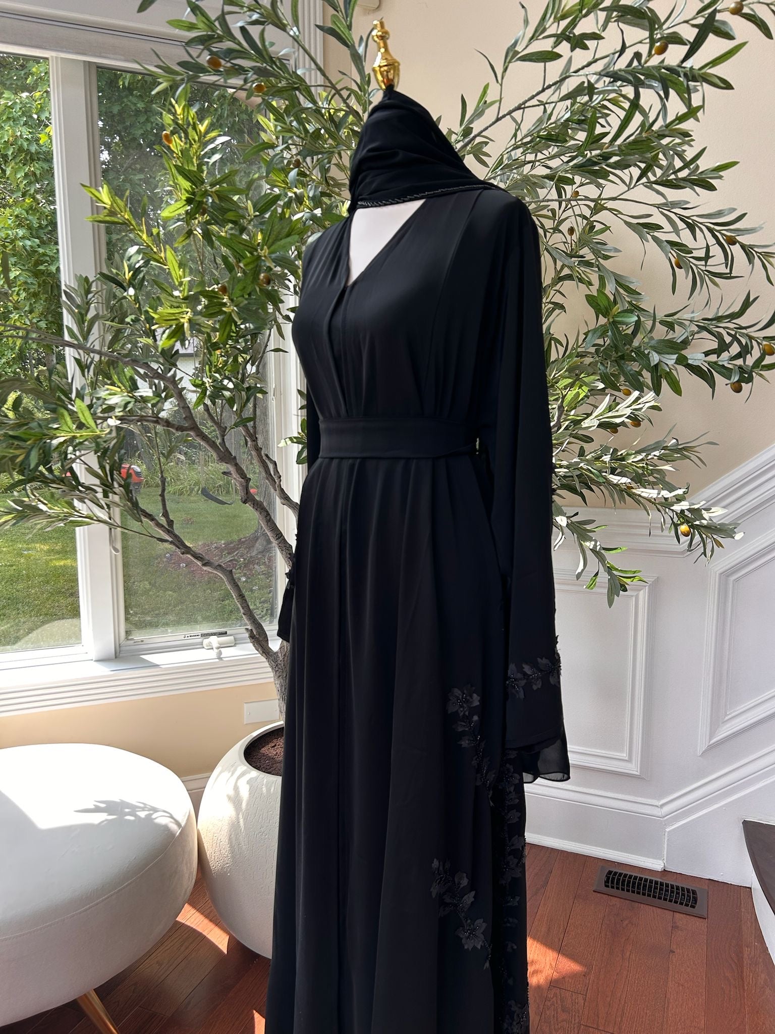 Black Floral Essence Charm Abaya
