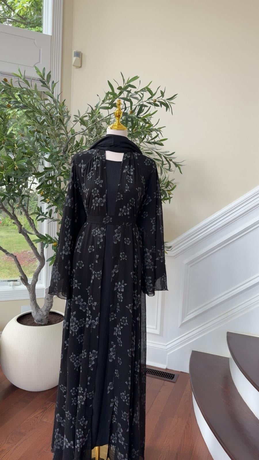 Black Blossom Flow Abaya