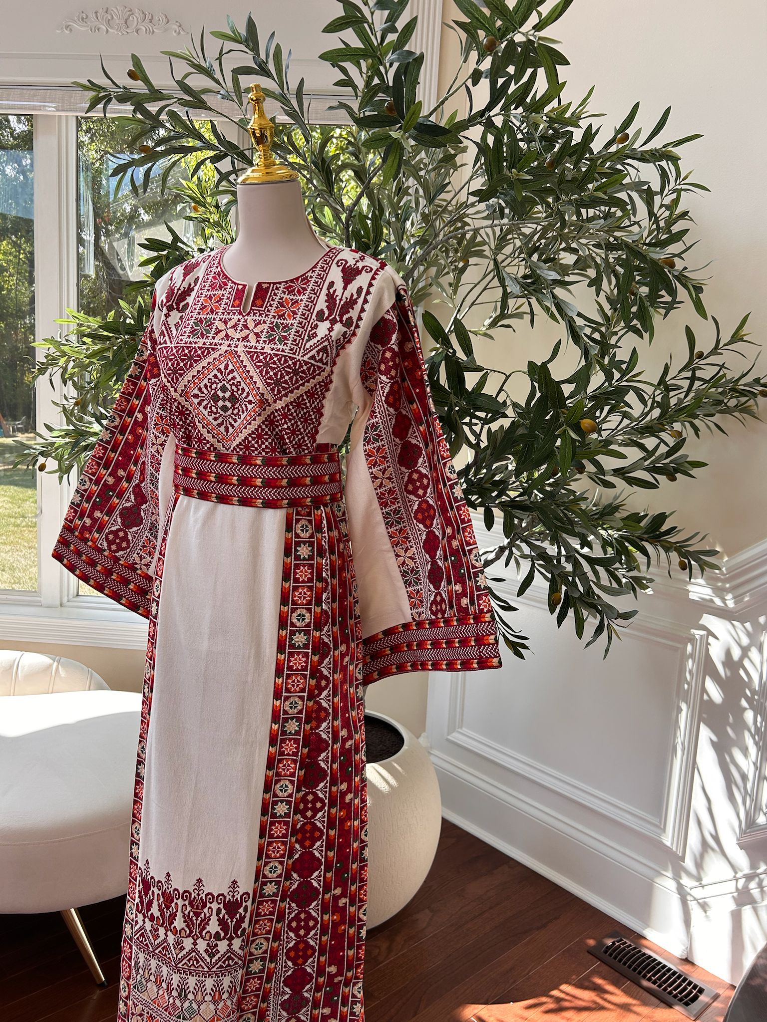 Cream Itamin Tatreez Red Elegance Thobe