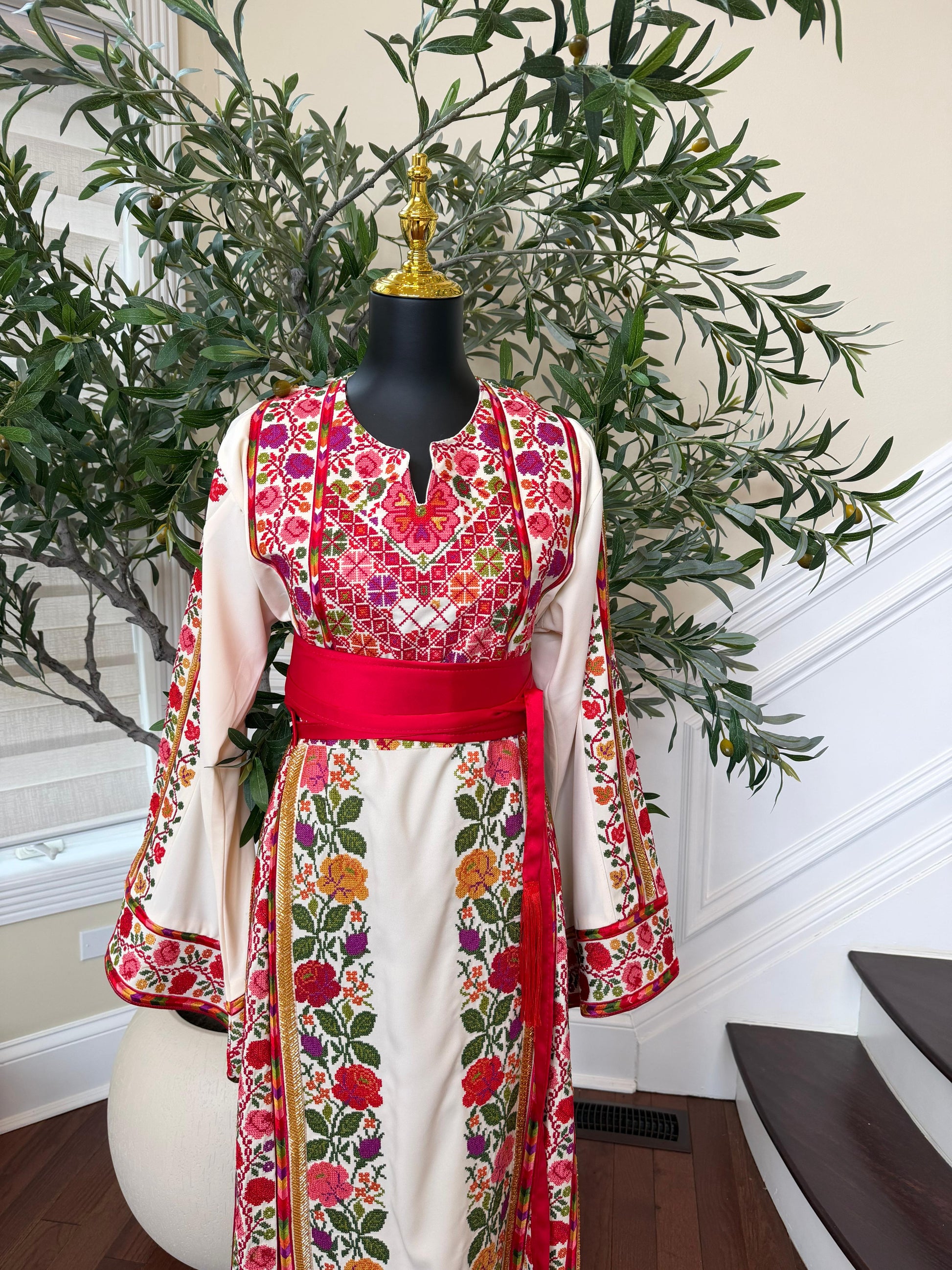 White Floral Embroidery Tatreez Thobe