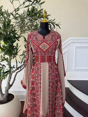 Elegant Embroidery Tatreez Thobe / A