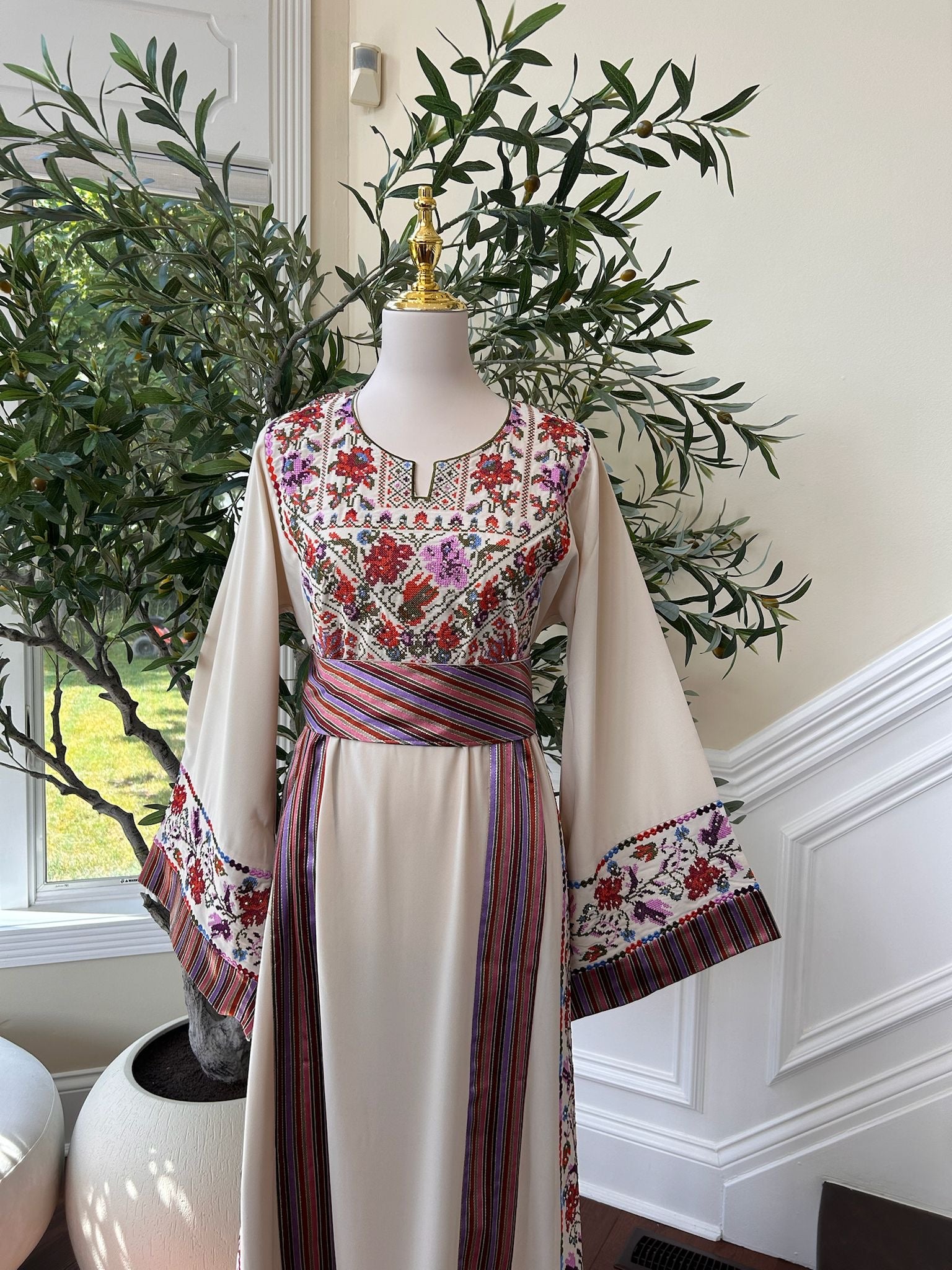 Cream Floral Embroidery Tatreez Thobe