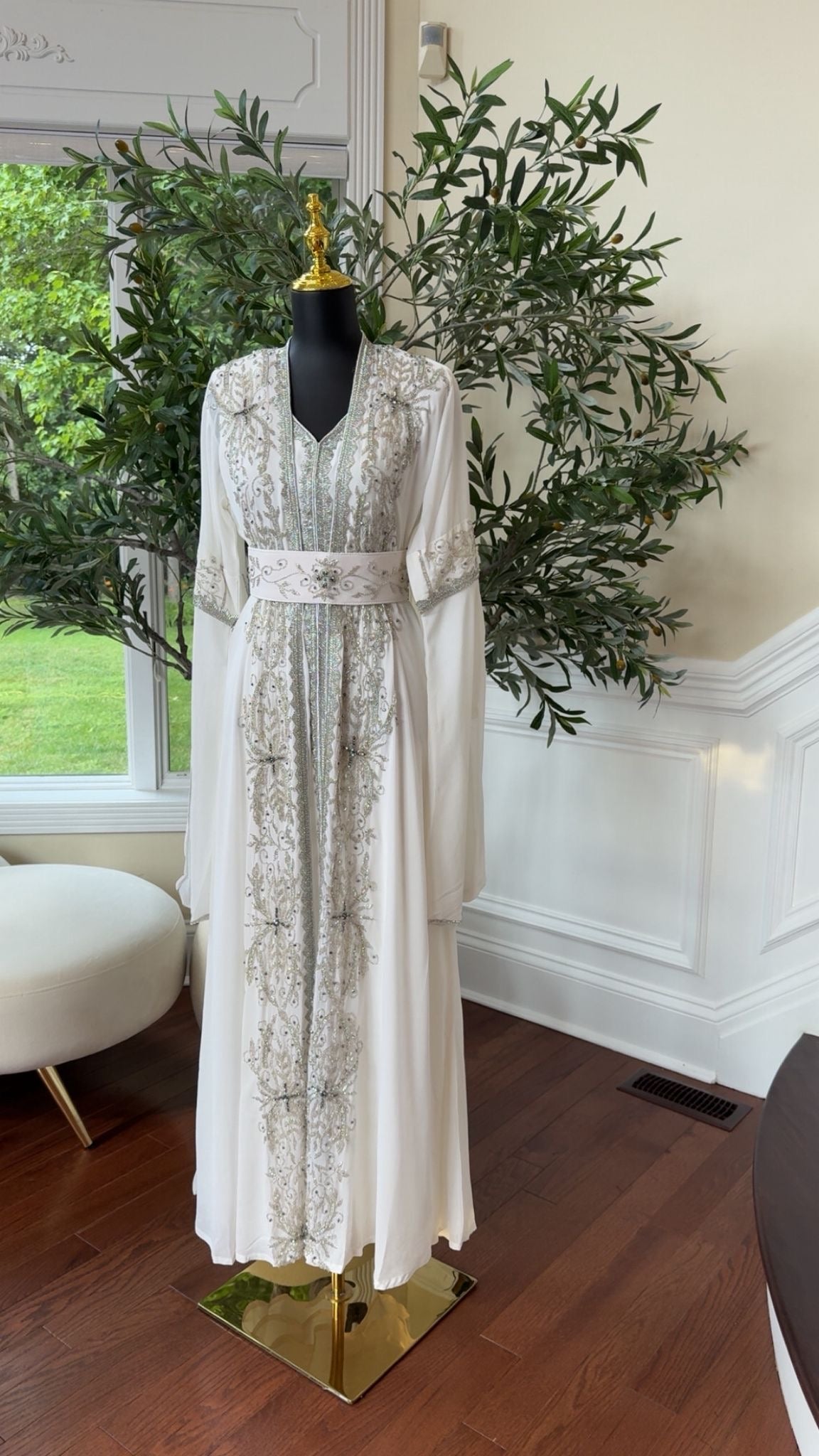 White Luxe Essence Kuftan- Graceful & Timeless Beading