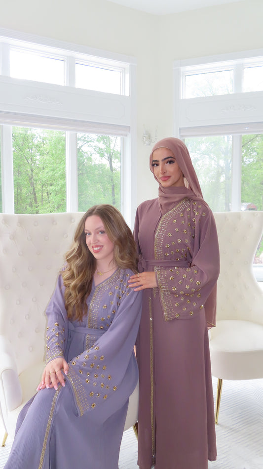 Elevate Your Wardrobe: Discover Muna’s Exquisite Abayas