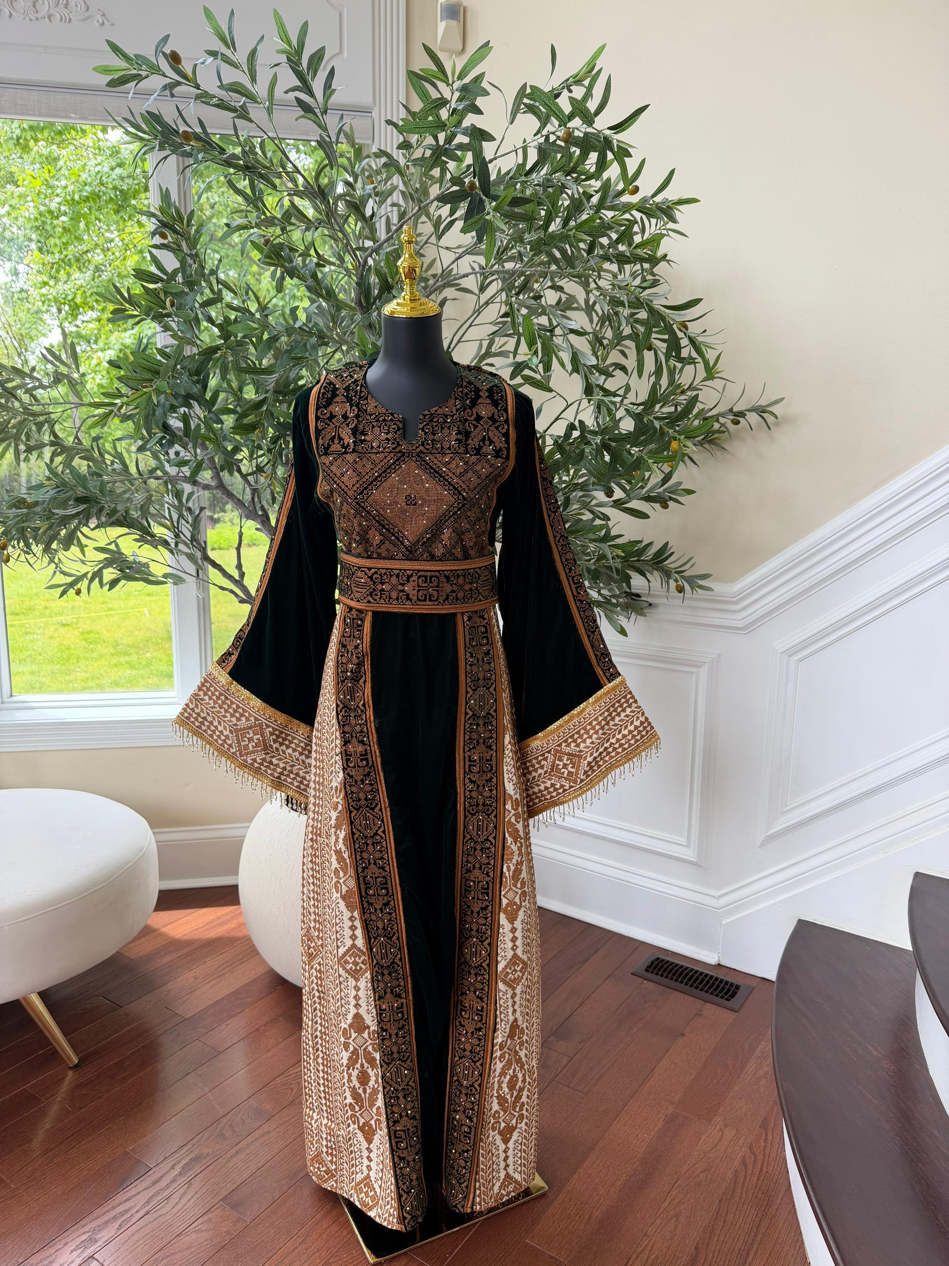 Velvet Green Embroidery Tatreez Thobe
